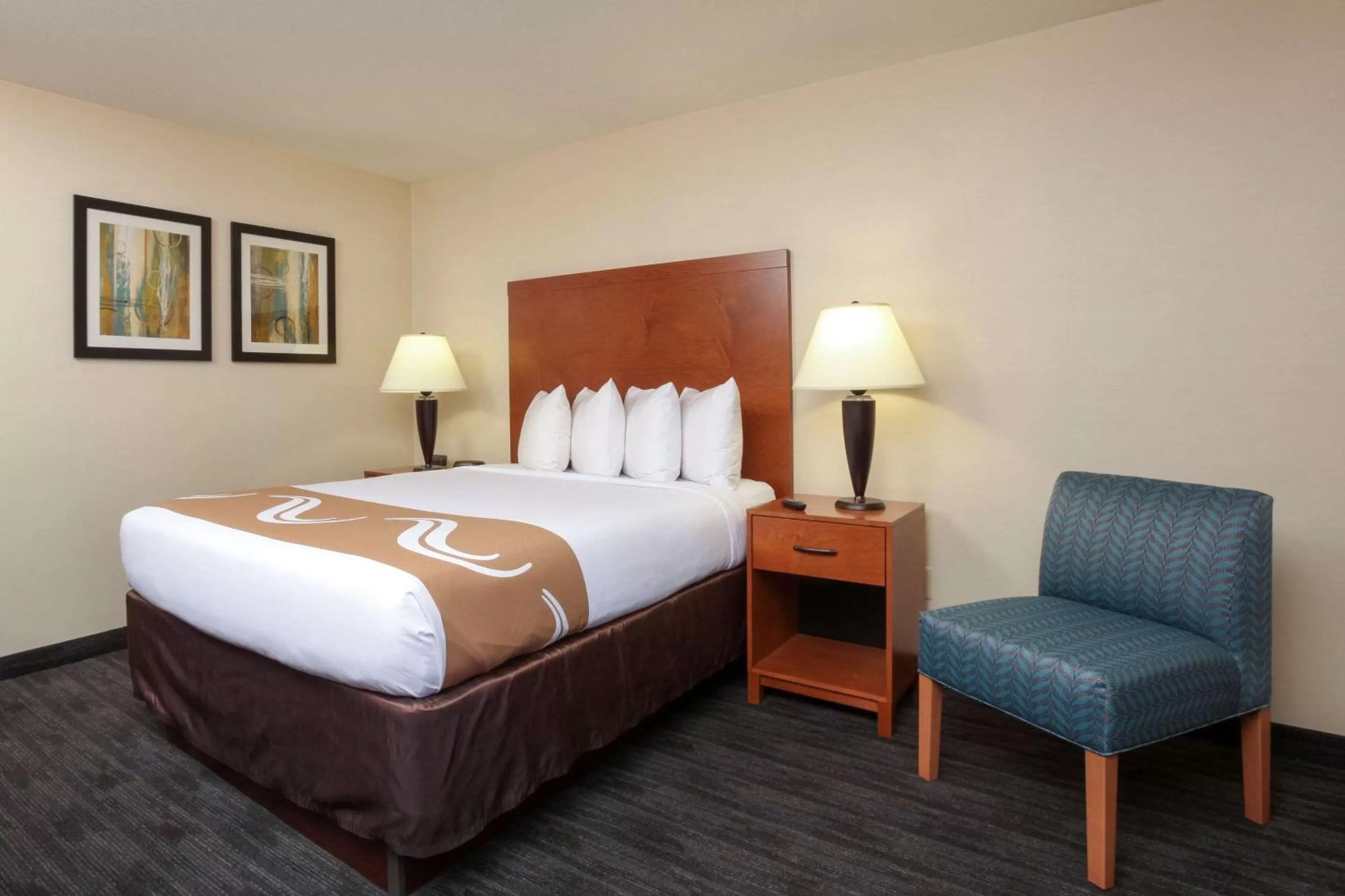 King Room - Accessible/Non-Smoking in Quality Inn Oakwood