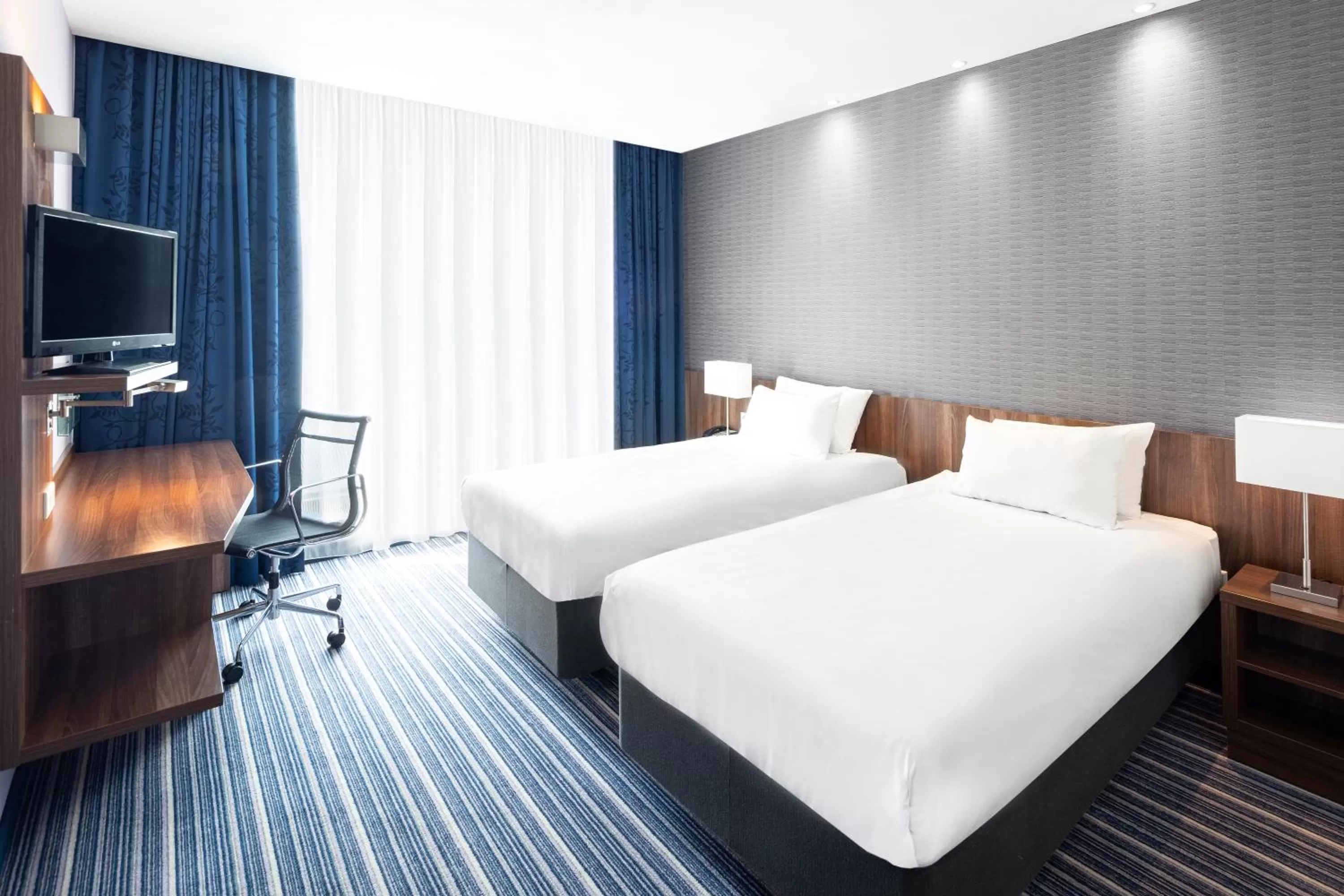 Standard Twin Room with City View in Holiday Inn Express Amsterdam - Sloterdijk Station by IHG