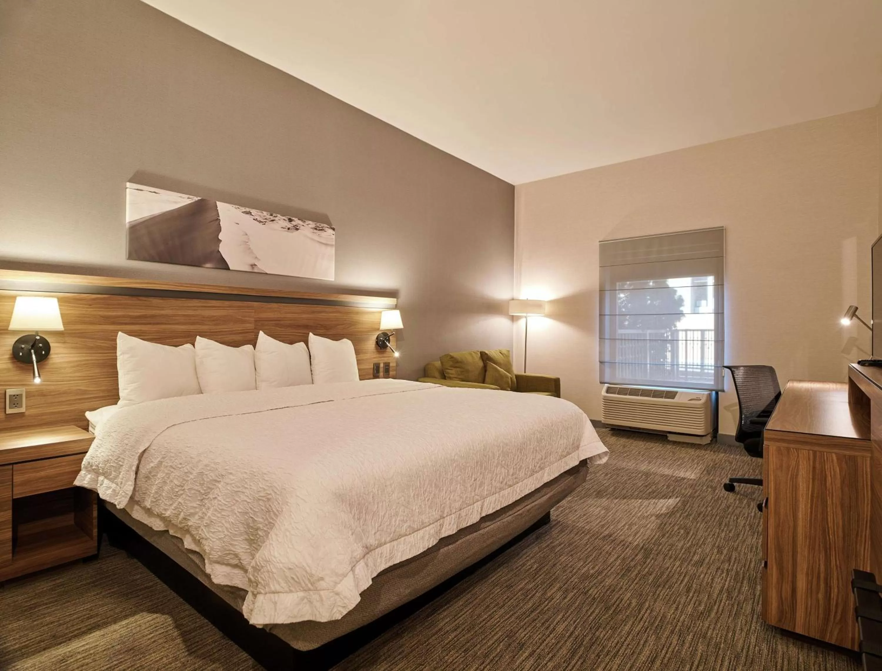 Non-Smoking King Study in Hampton Inn Ciudad Juarez