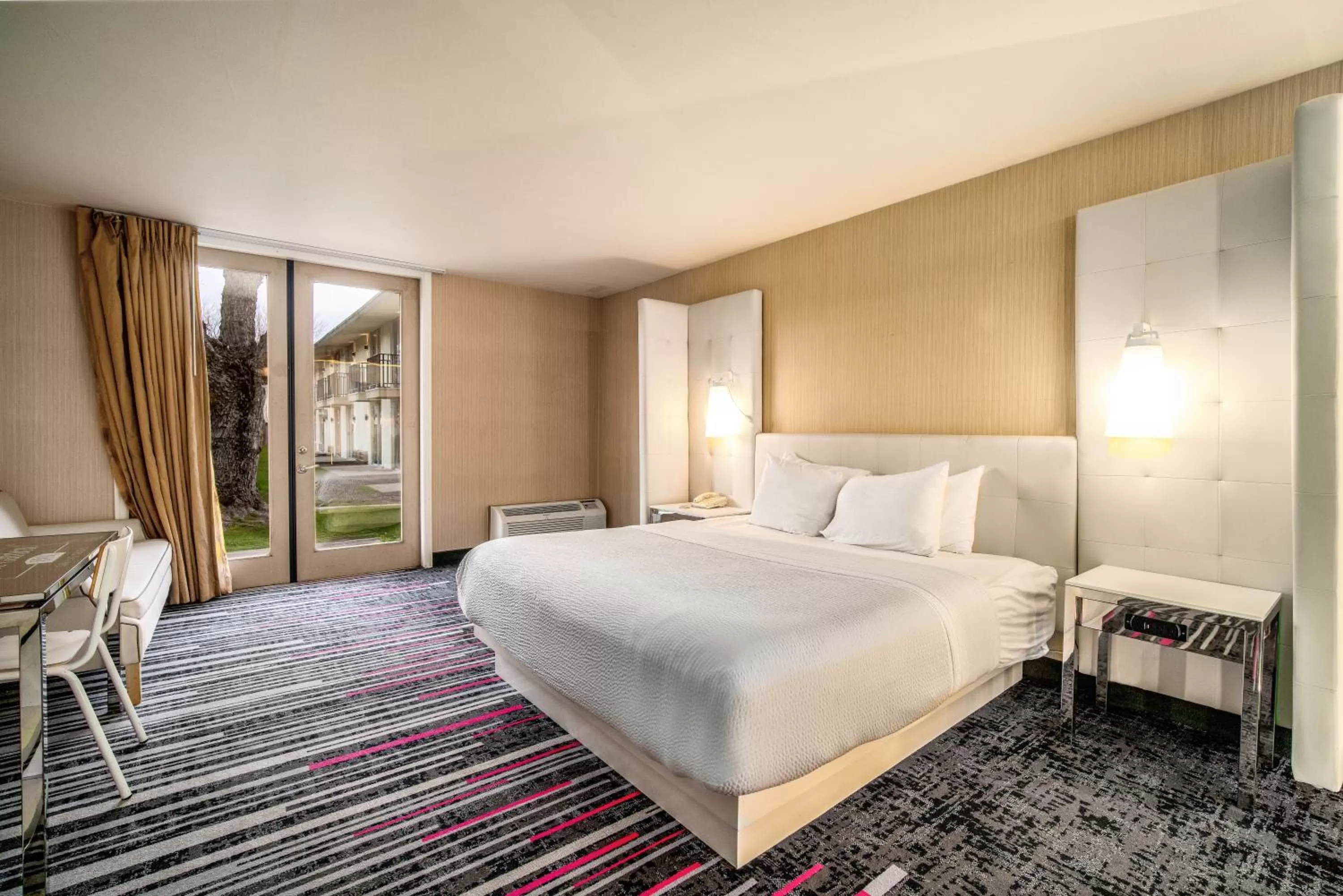 King Room - Disability Access in Hotel Calle Joaquin - San Luis Obispo