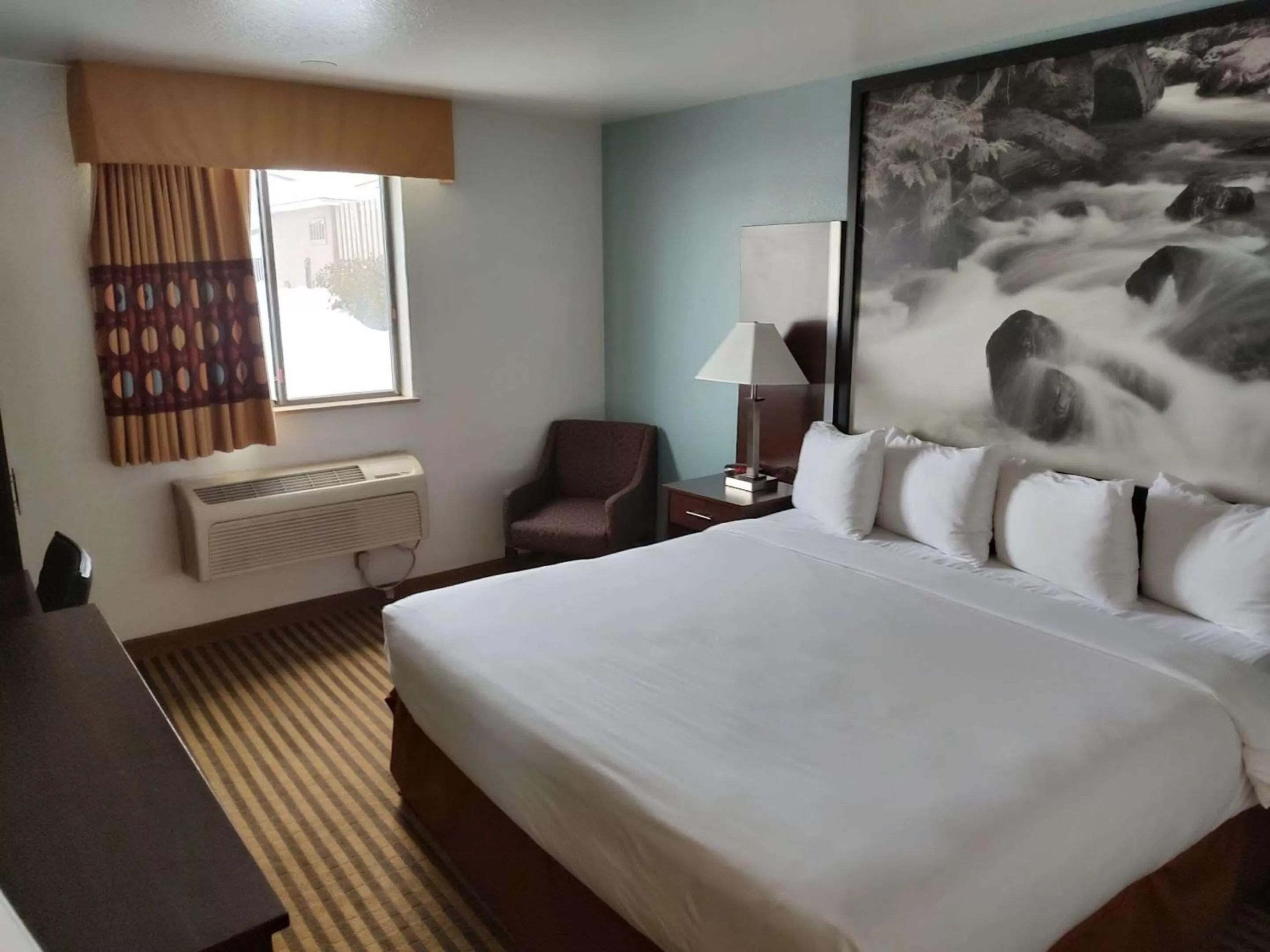 Standard King Room - Non Smoking in Quality Inn Wenatchee near Leavenworth