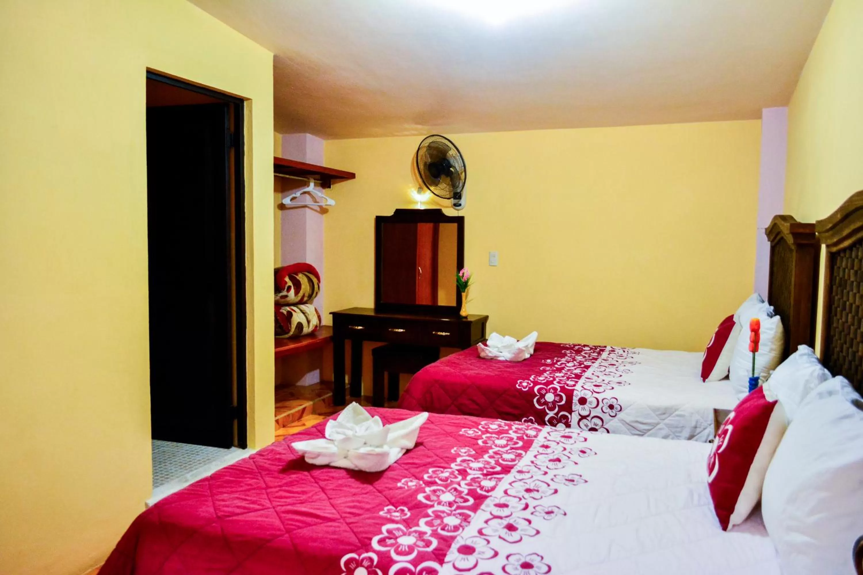 Twin Room in HOTEL EDELMIRA