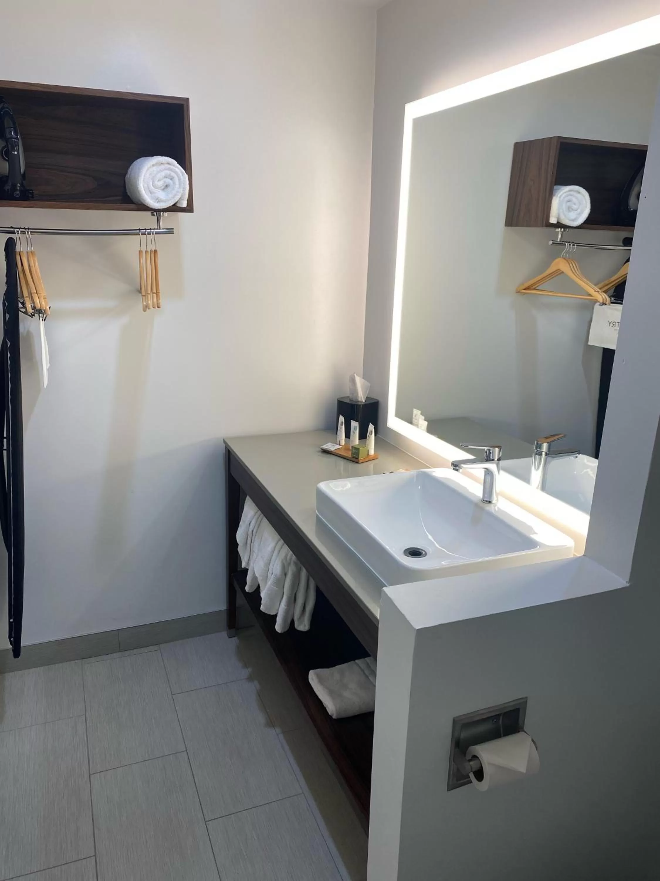 Queen Room - Non Smoking in Country Inn & Suites by Radisson, Vallejo Napa Valley, CA