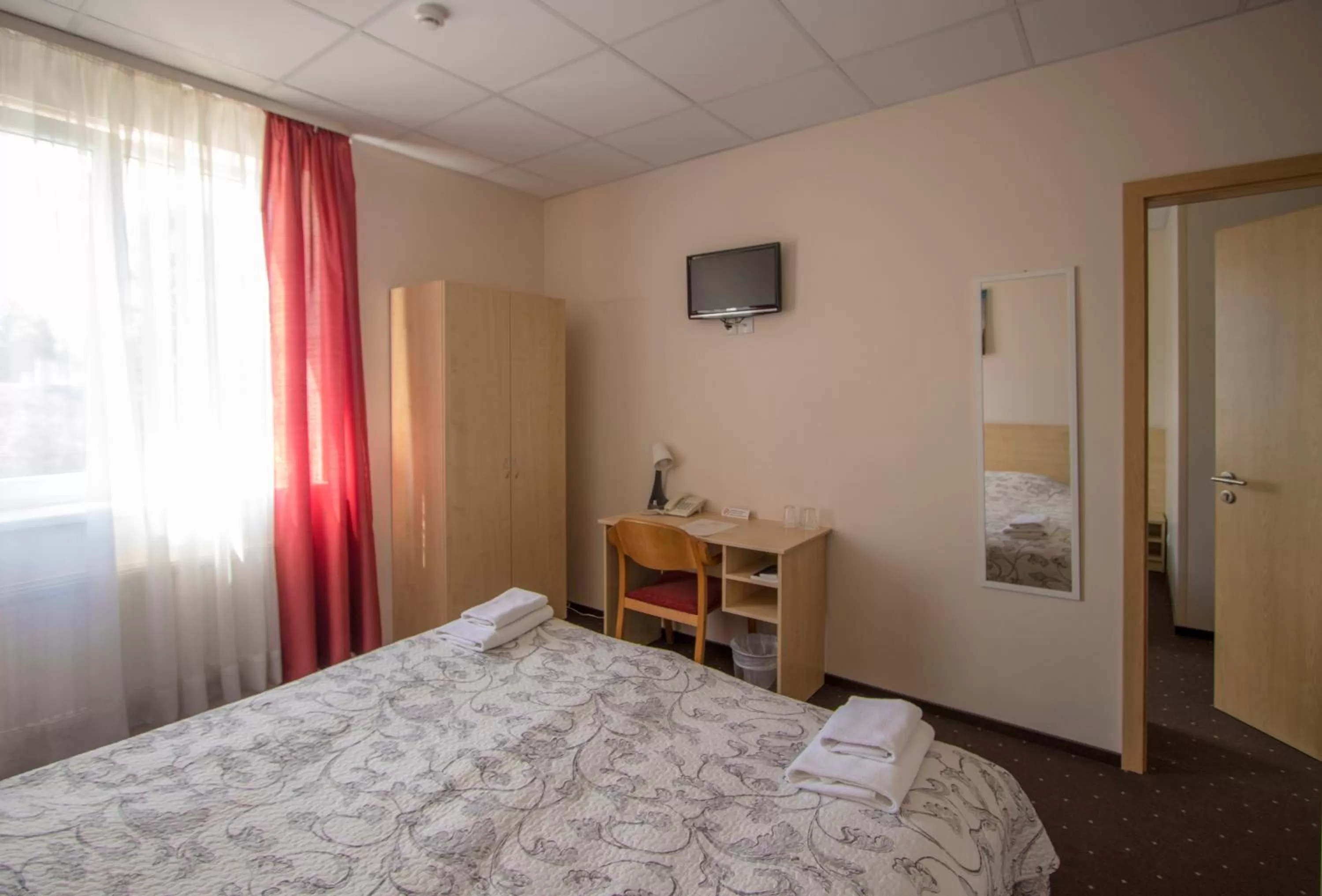 Double Room in Hotel BEST with FREE PARKING