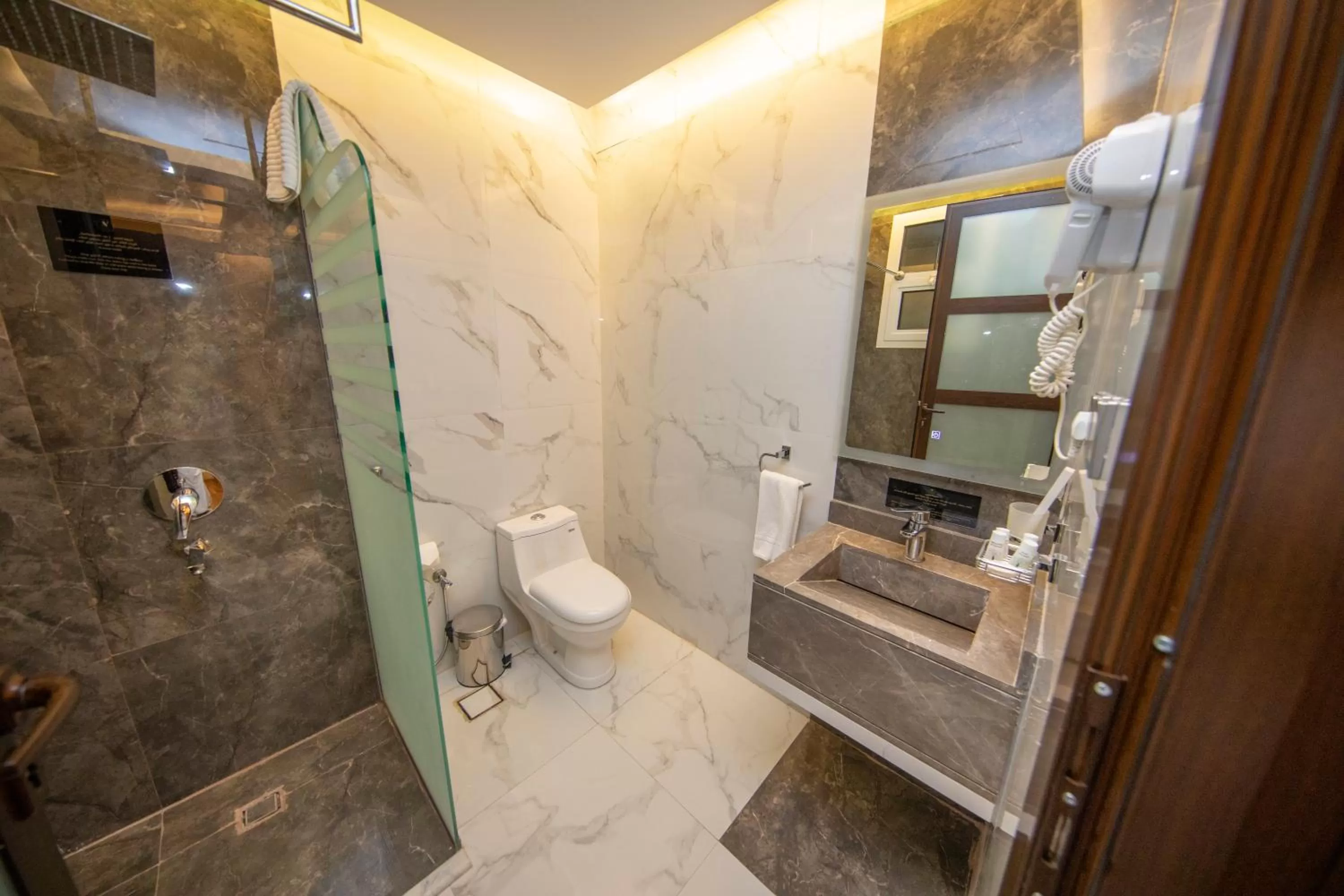 Standard King Room in Luxury Night Al Mounisea