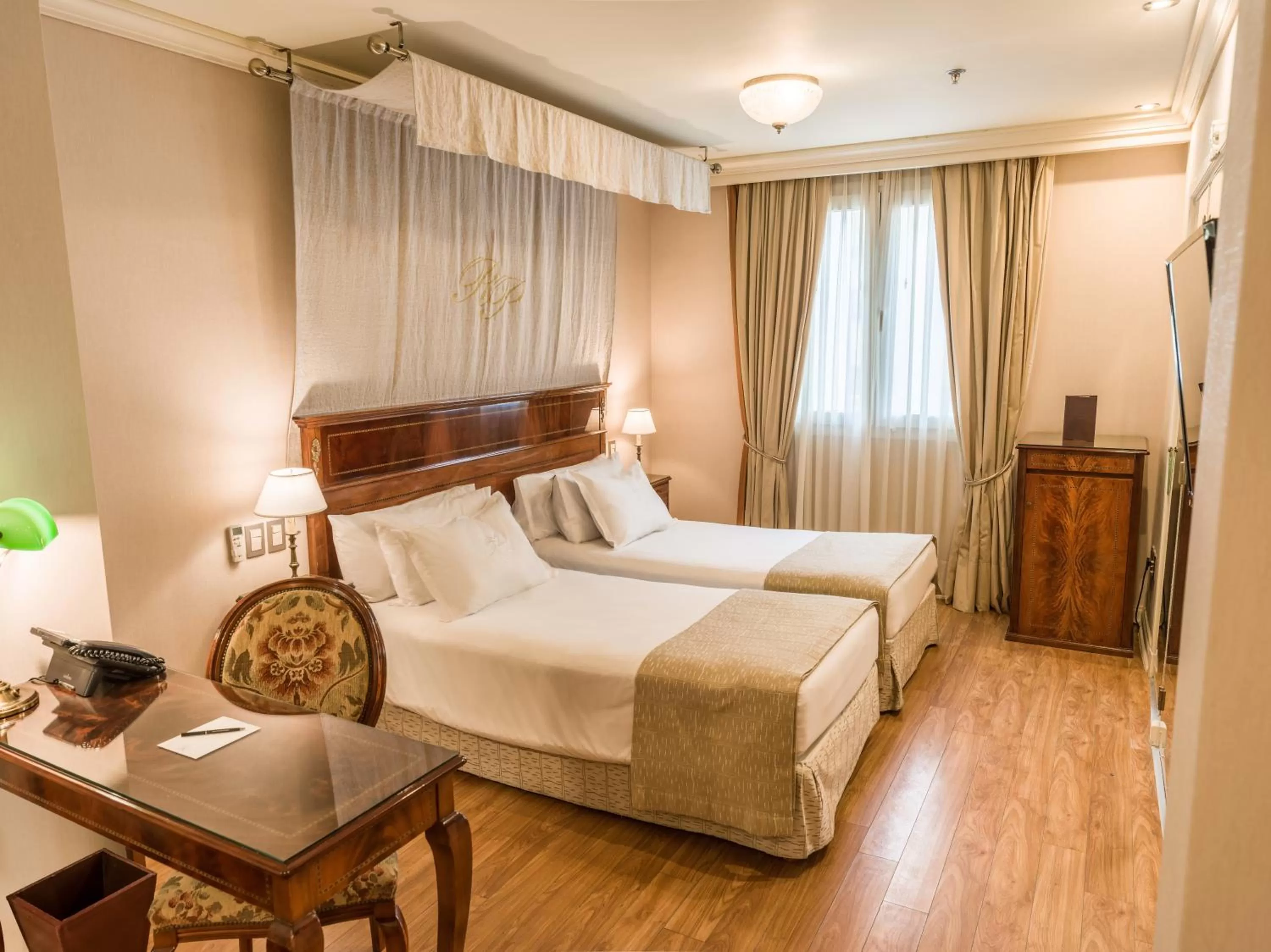 Melia Room King Bed in Melia Recoleta Plaza Hotel