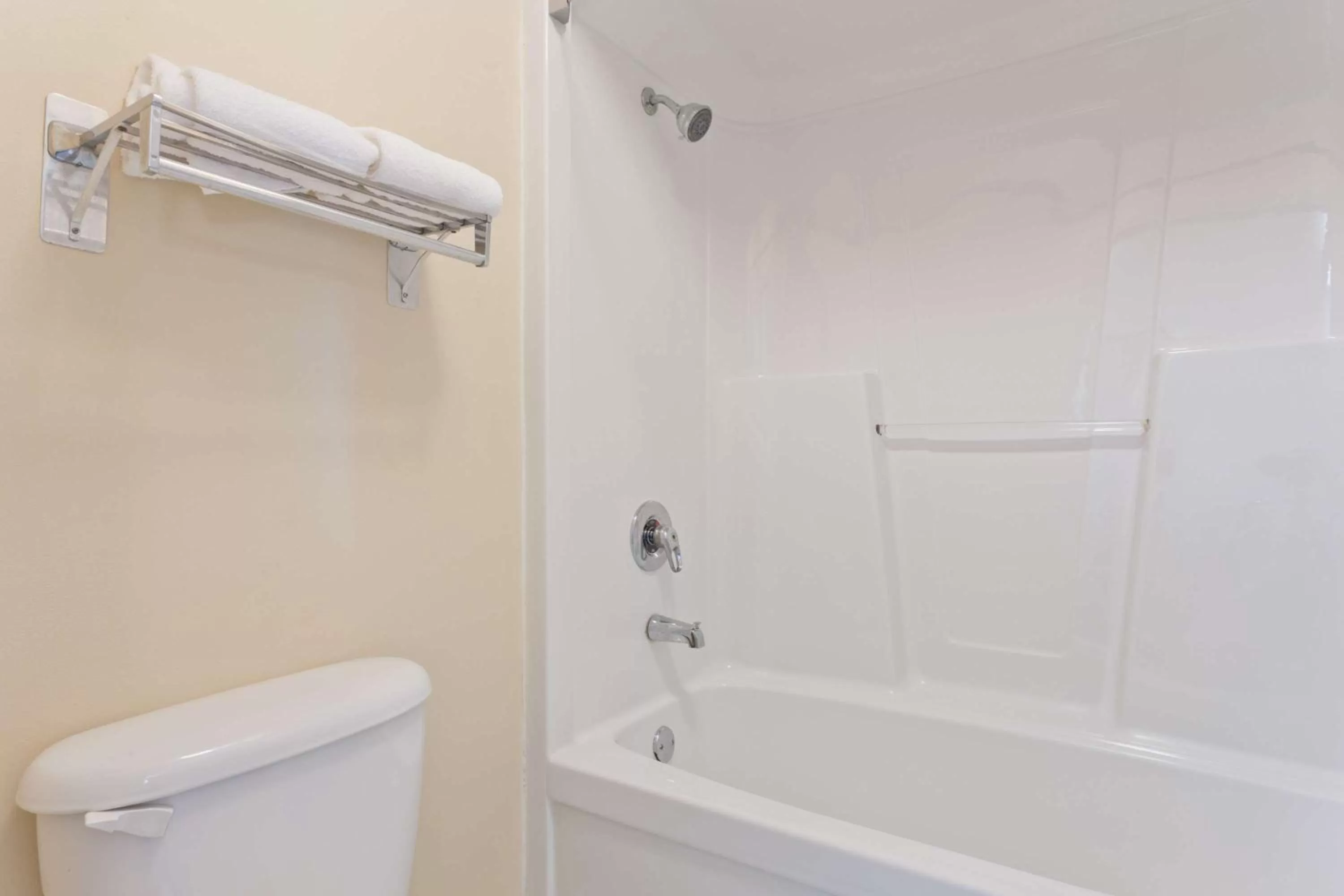 King Room - Non-Smoking in Super 8 by Wyndham Franklin Hwy 31