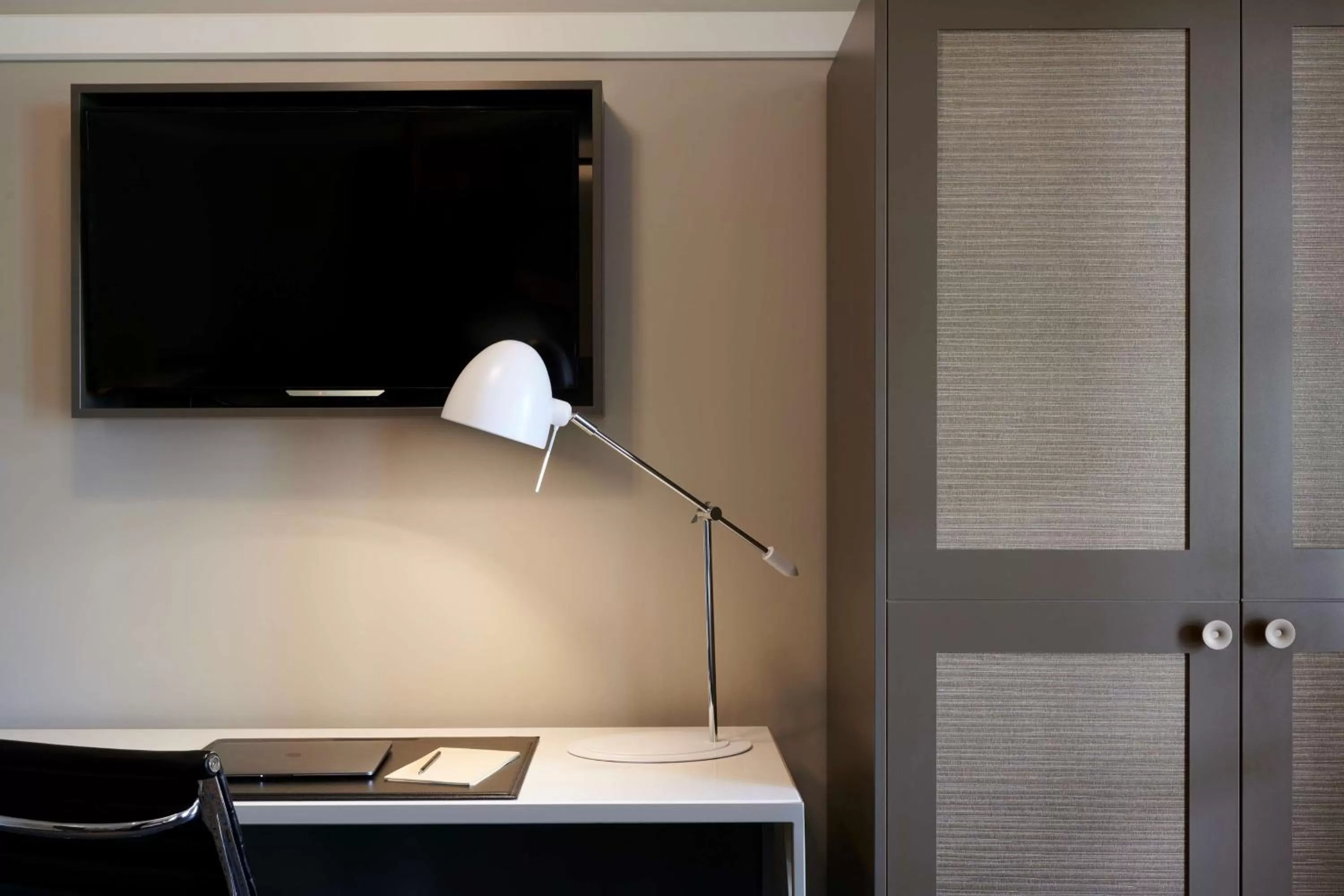 Heritage Balcony King Room in Hotel Kurrajong Canberra