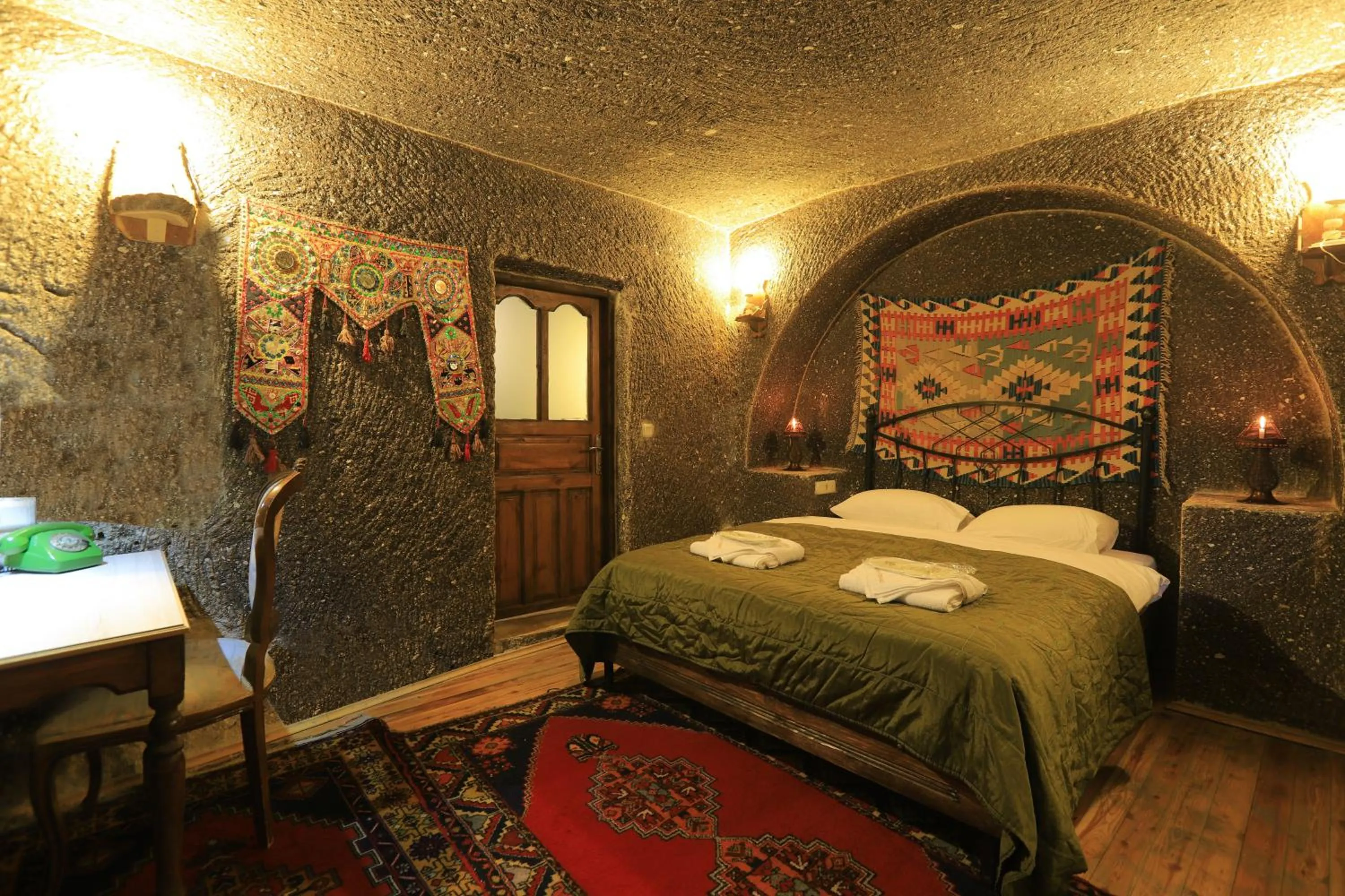 Deluxe Junior Suite in Antique Terrace Cave Suites