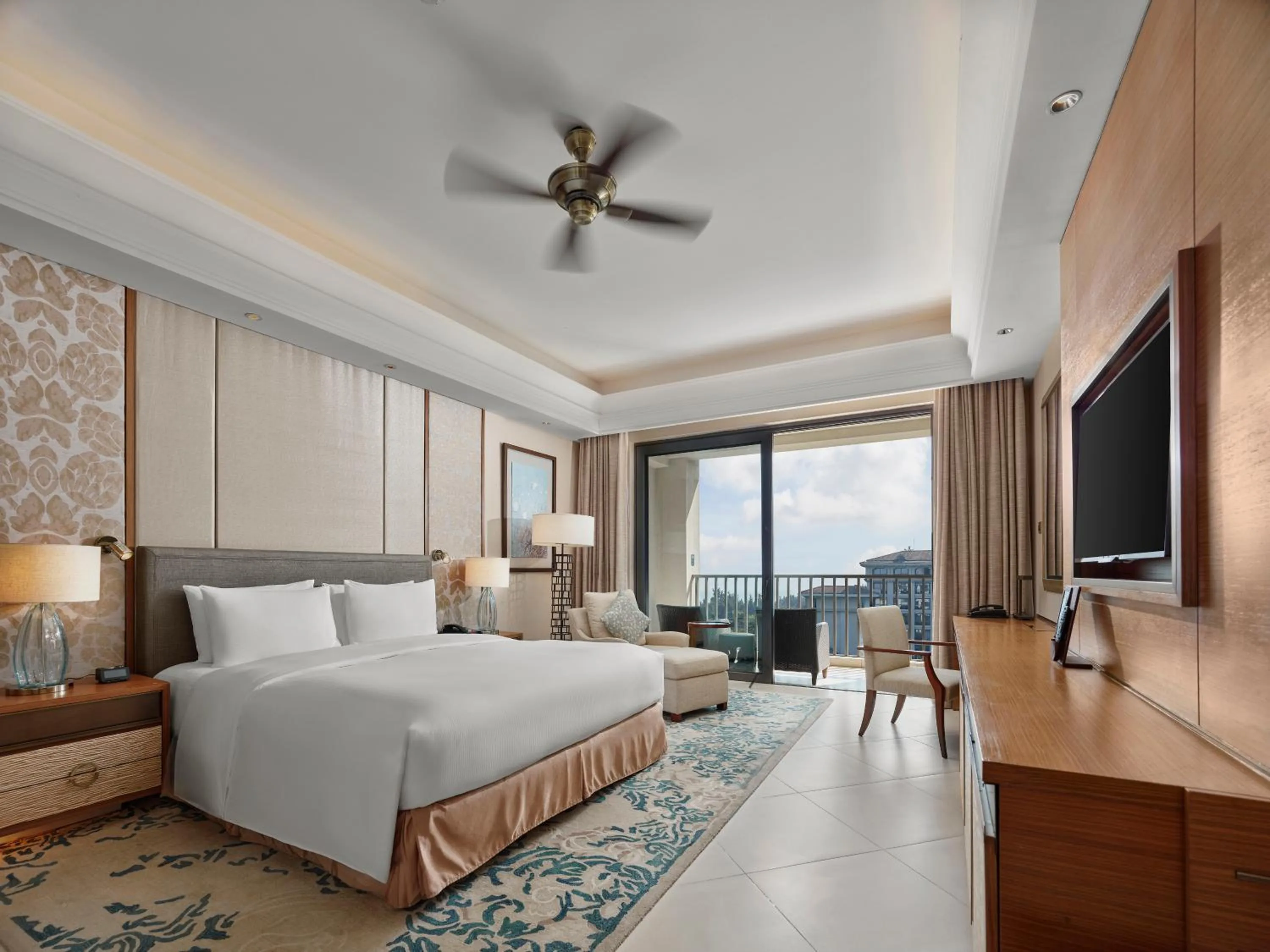 King Executive Room in Hilton Haikou Meilan - Beachfront Hotel