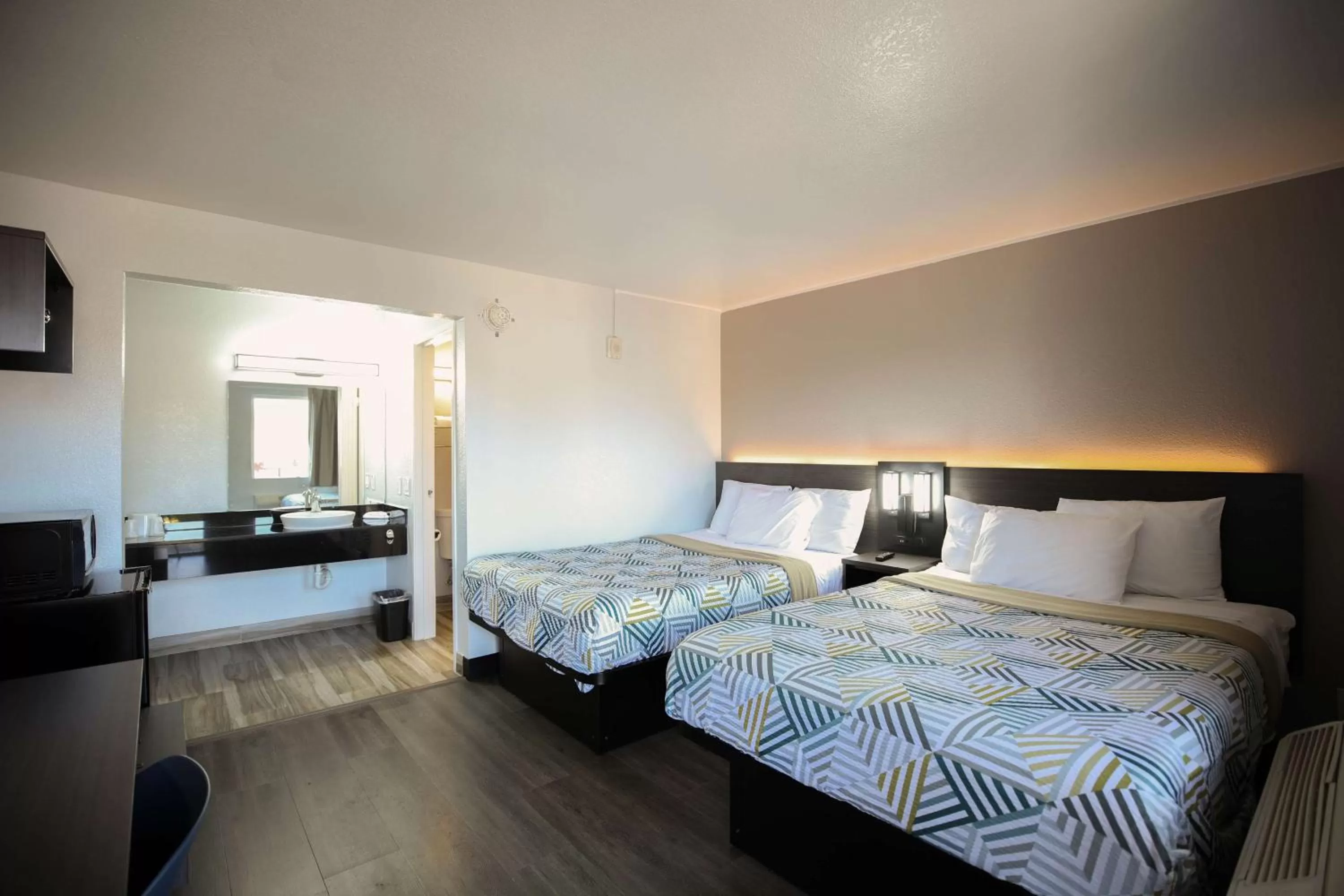 Double Room - single occupancy - Disability Access - Roll In Shower in Motel 6-Sacramento, CA - Central