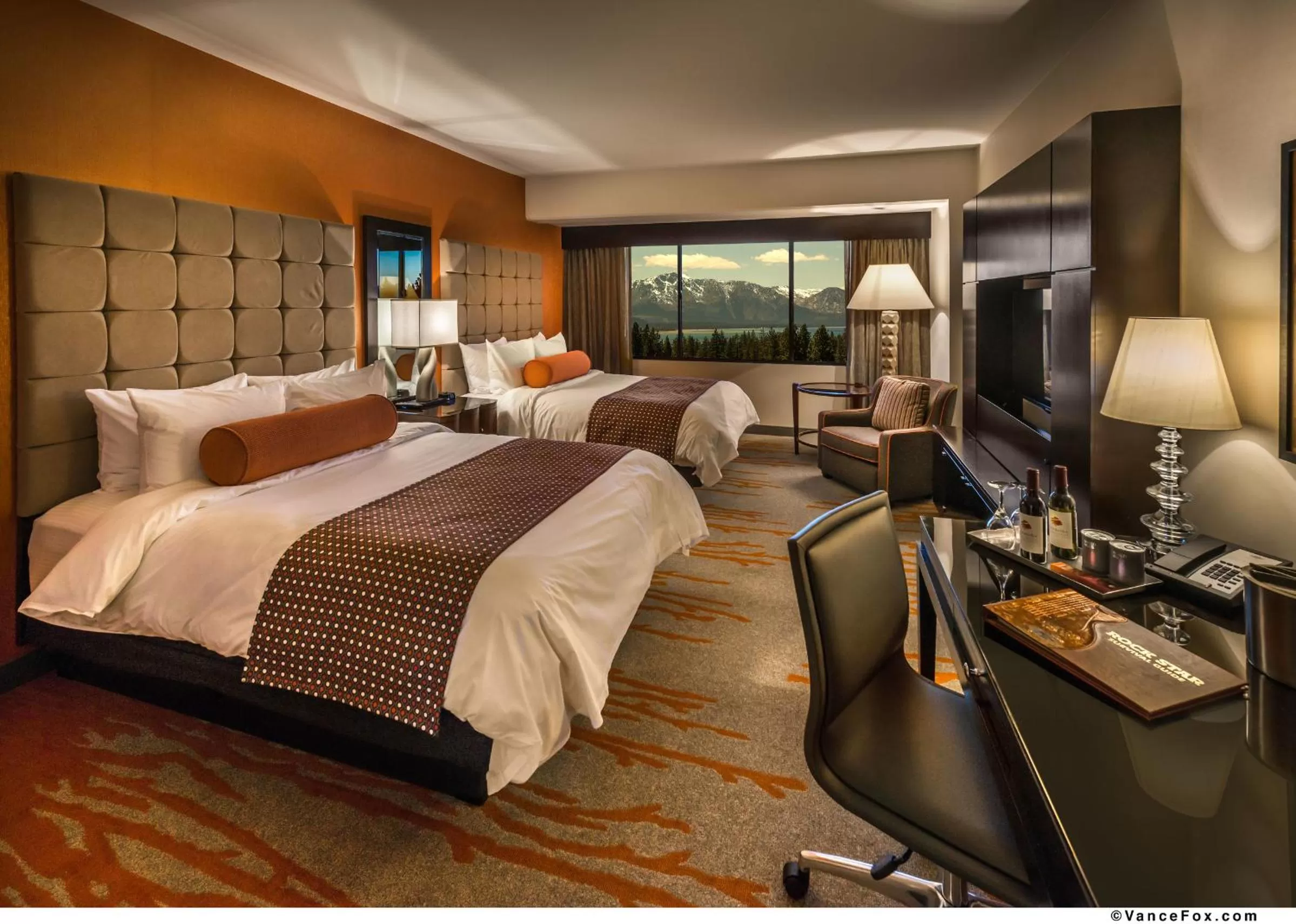 Queen Room with Lake View in Golden Nugget Lake Tahoe