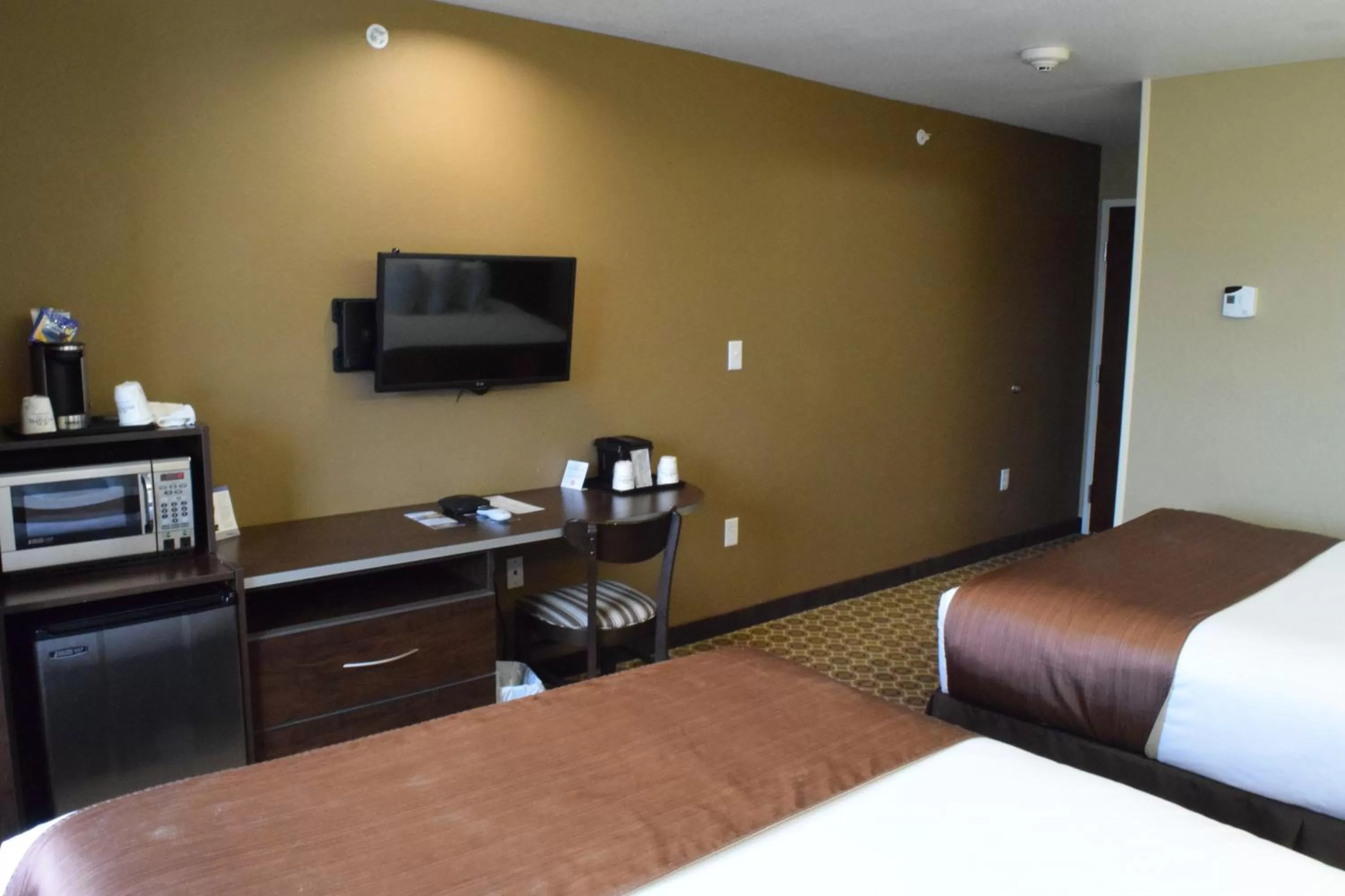 Queen Room with Two Queen Beds - Non-Smoking in Microtel Inn and Suites Pecos