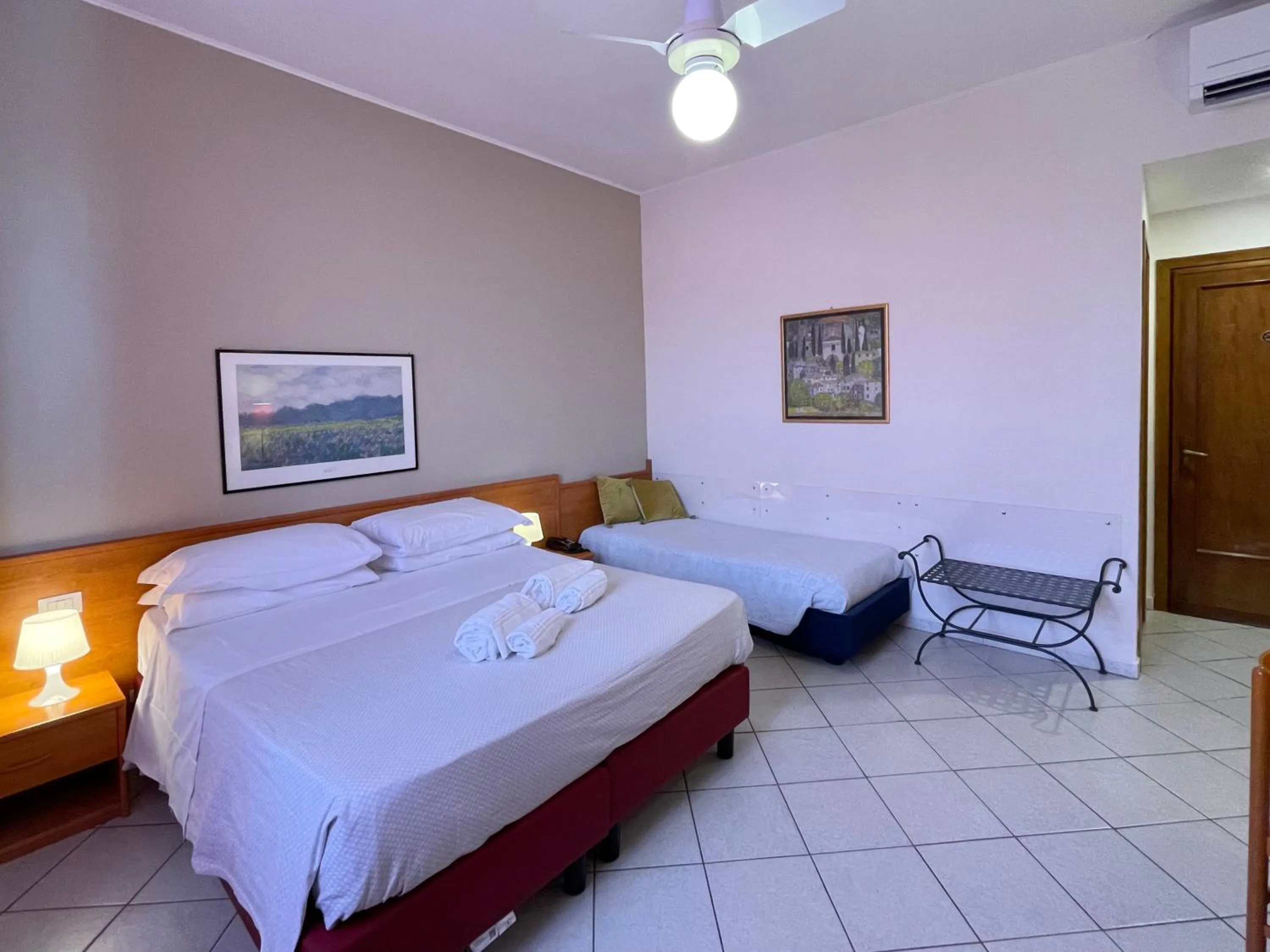 Budget Triple Room in Hotel Leopolda