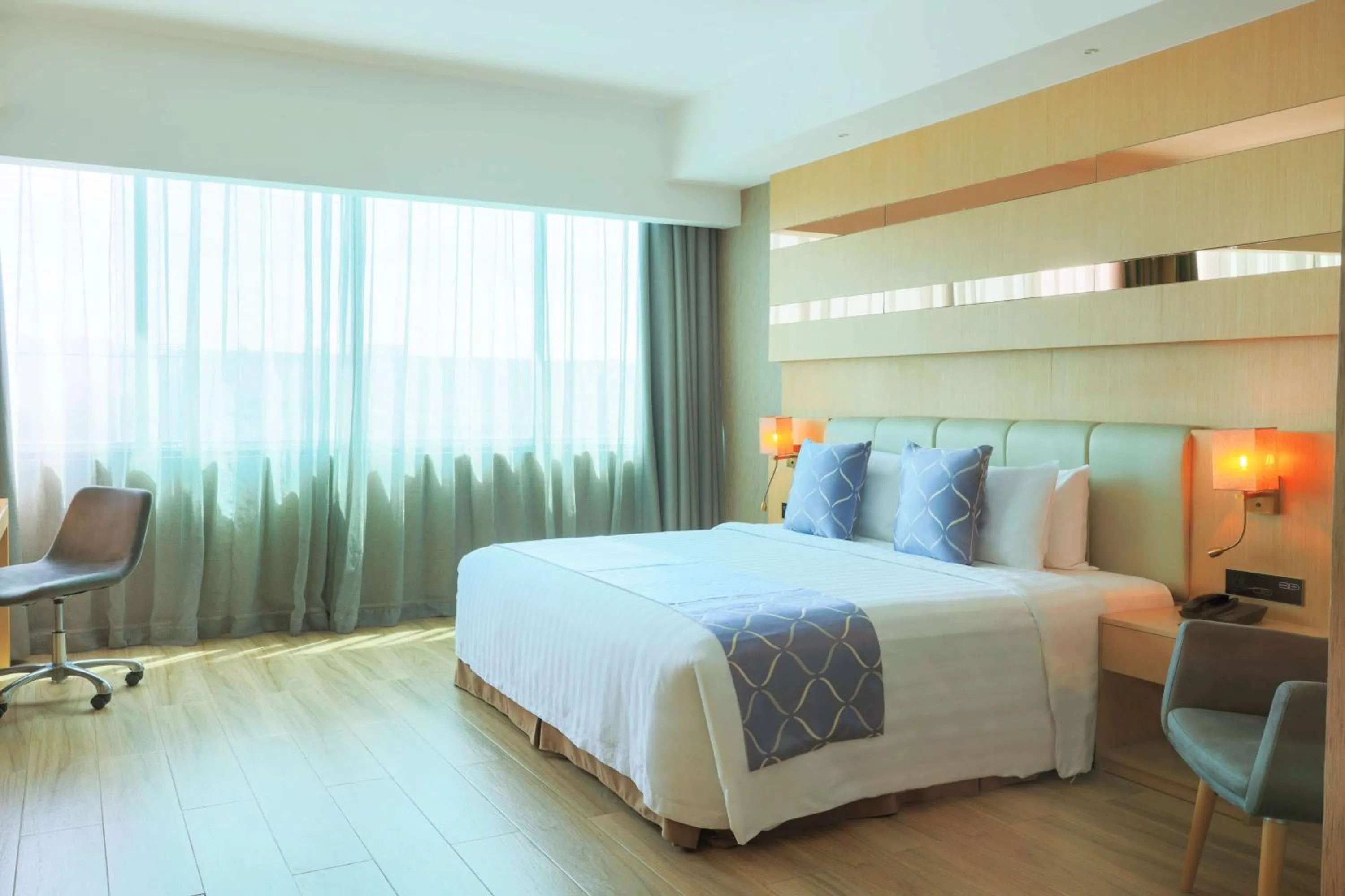 Deluxe King Room - Non-Smoking in Best Western Plus Metro Clark