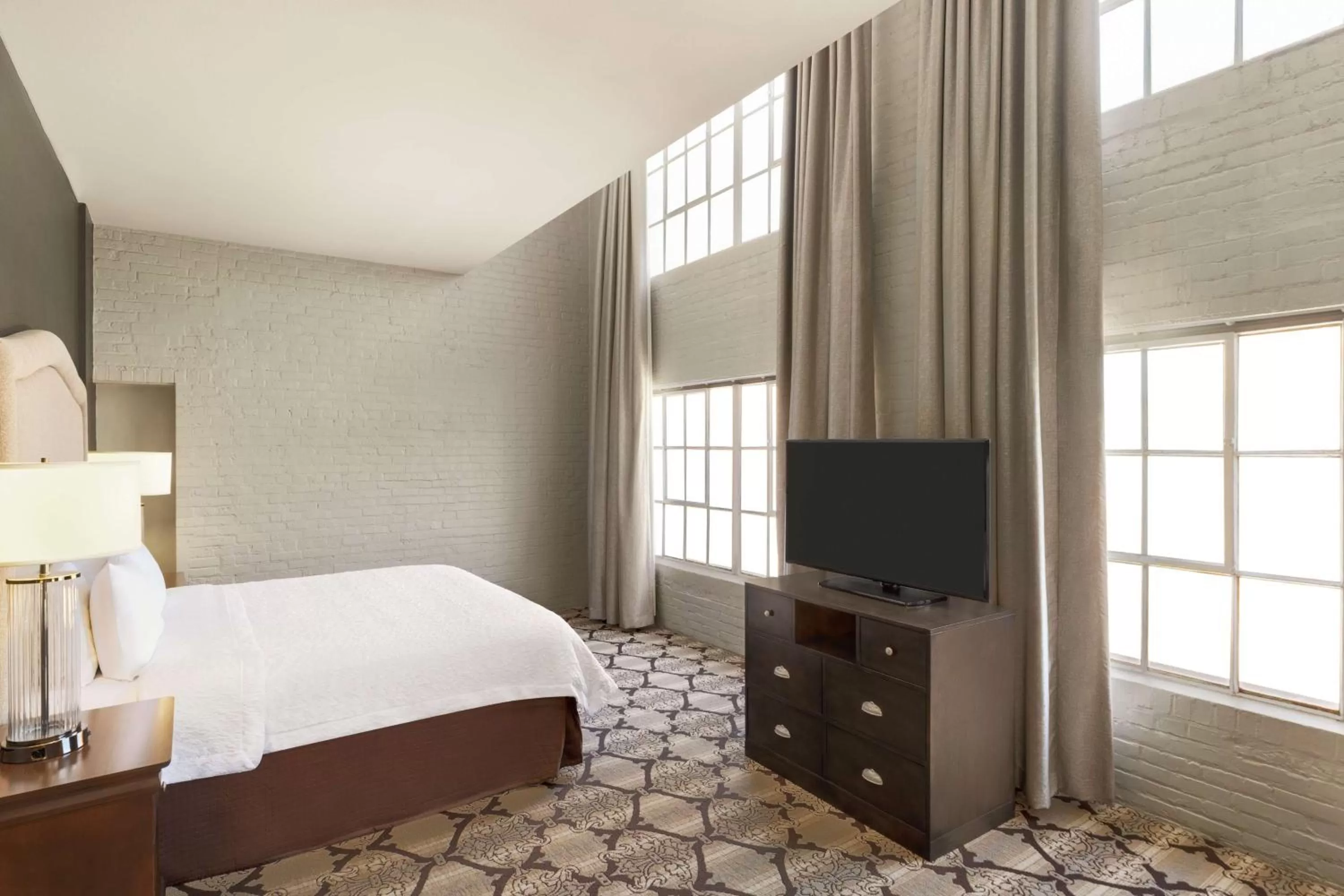 Deluxe King Suite in Hampton Inn and Suites New Orleans Convention Center