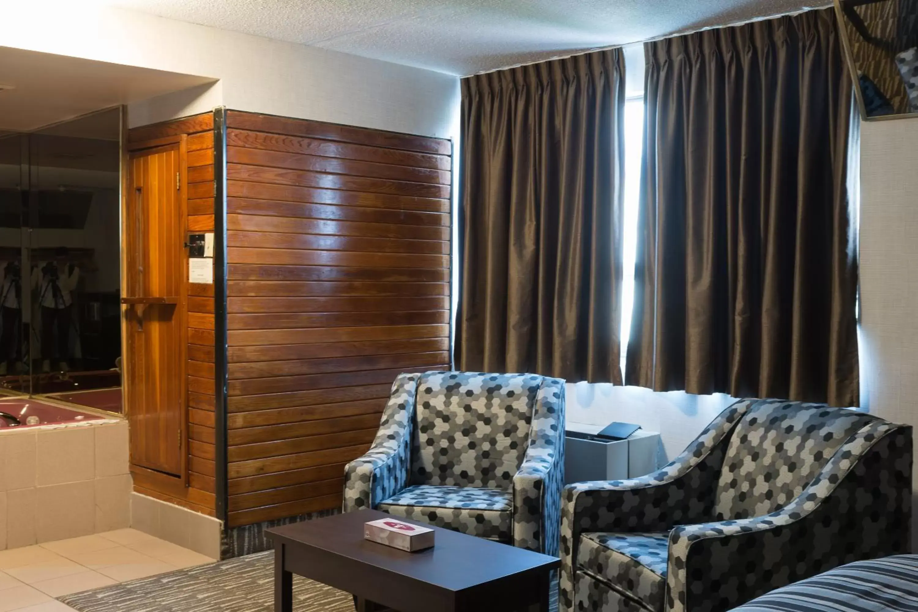 Deluxe Inn Deluxe Inn