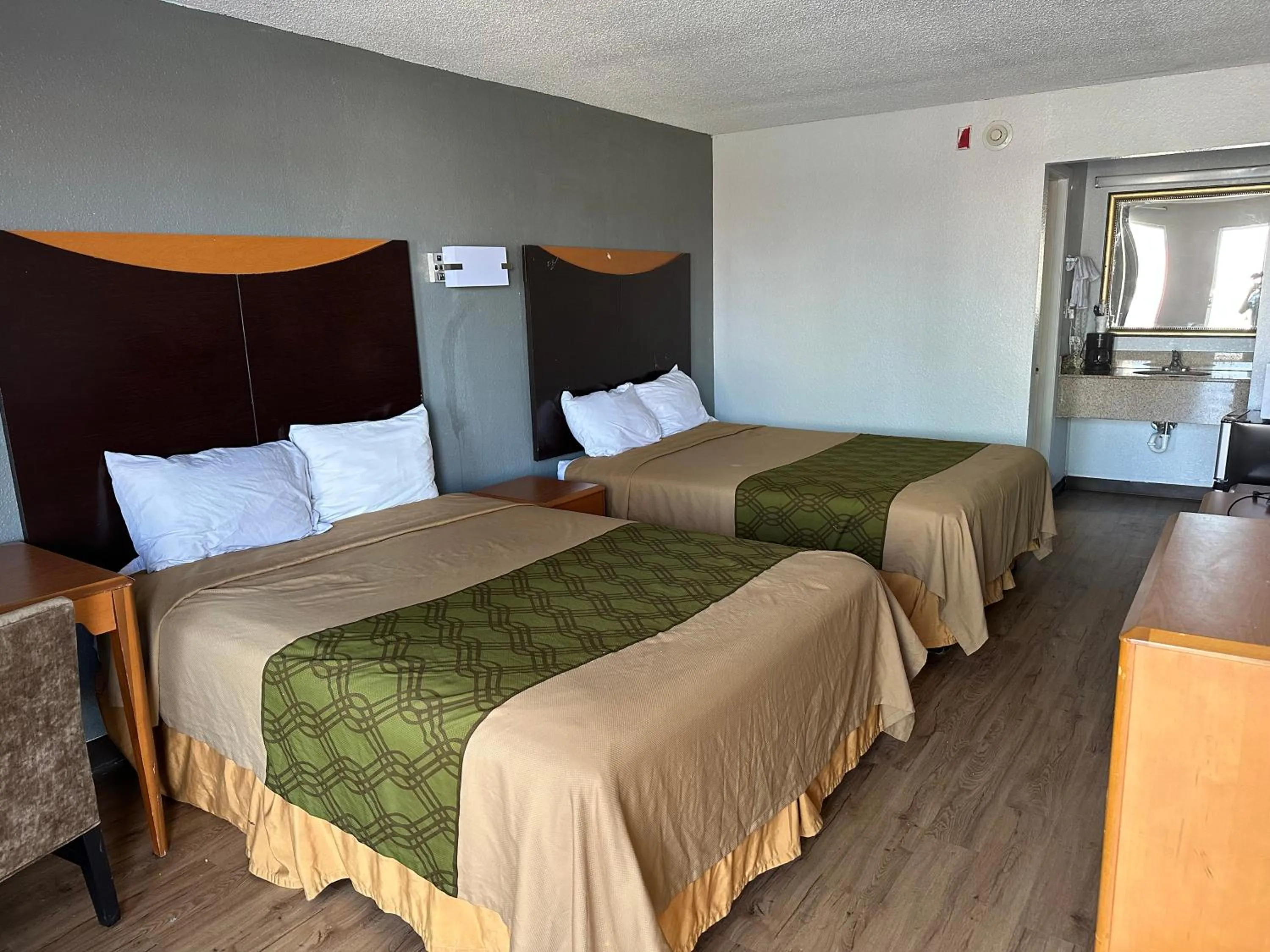 Double Room with Two Double Beds - Smoking in Rodeway Inn Hopkinsville