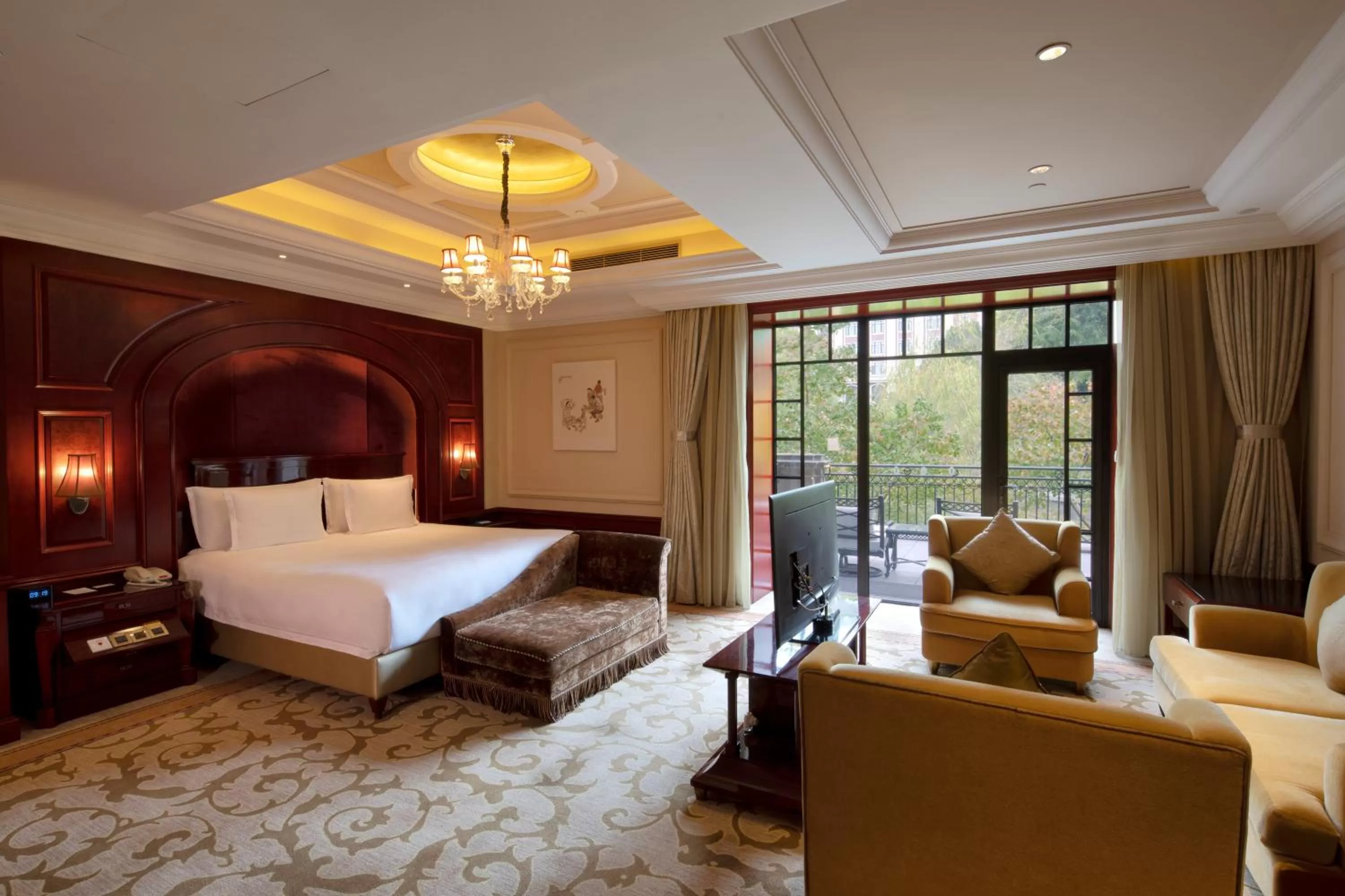 Photo of the whole room, Bed in InterContinental Shanghai Ruijin by IHG