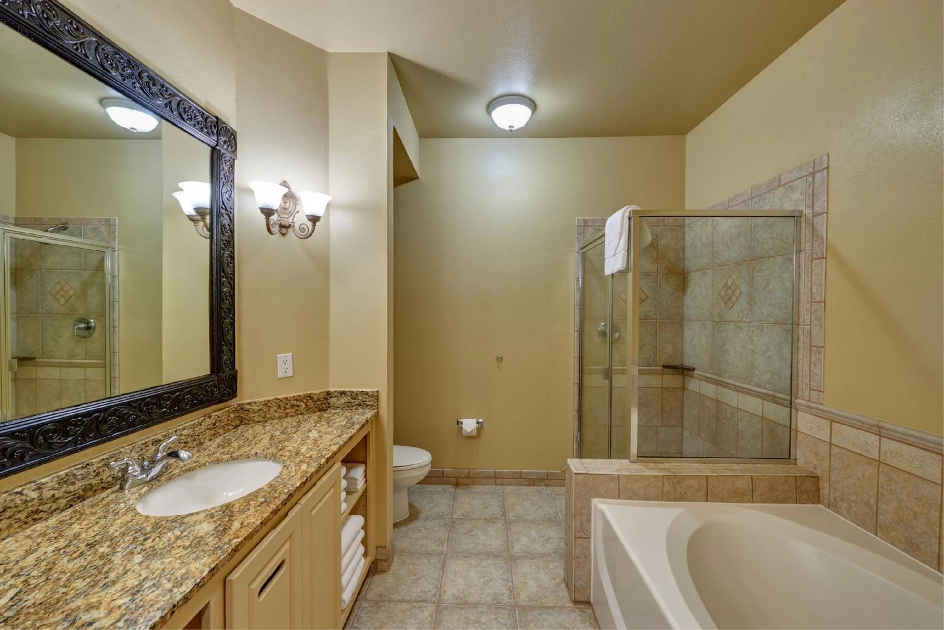King Studio Suite with Roll-In Shower - Disability Access/Non-Smoking in Radisson Hotel El Paso Airport