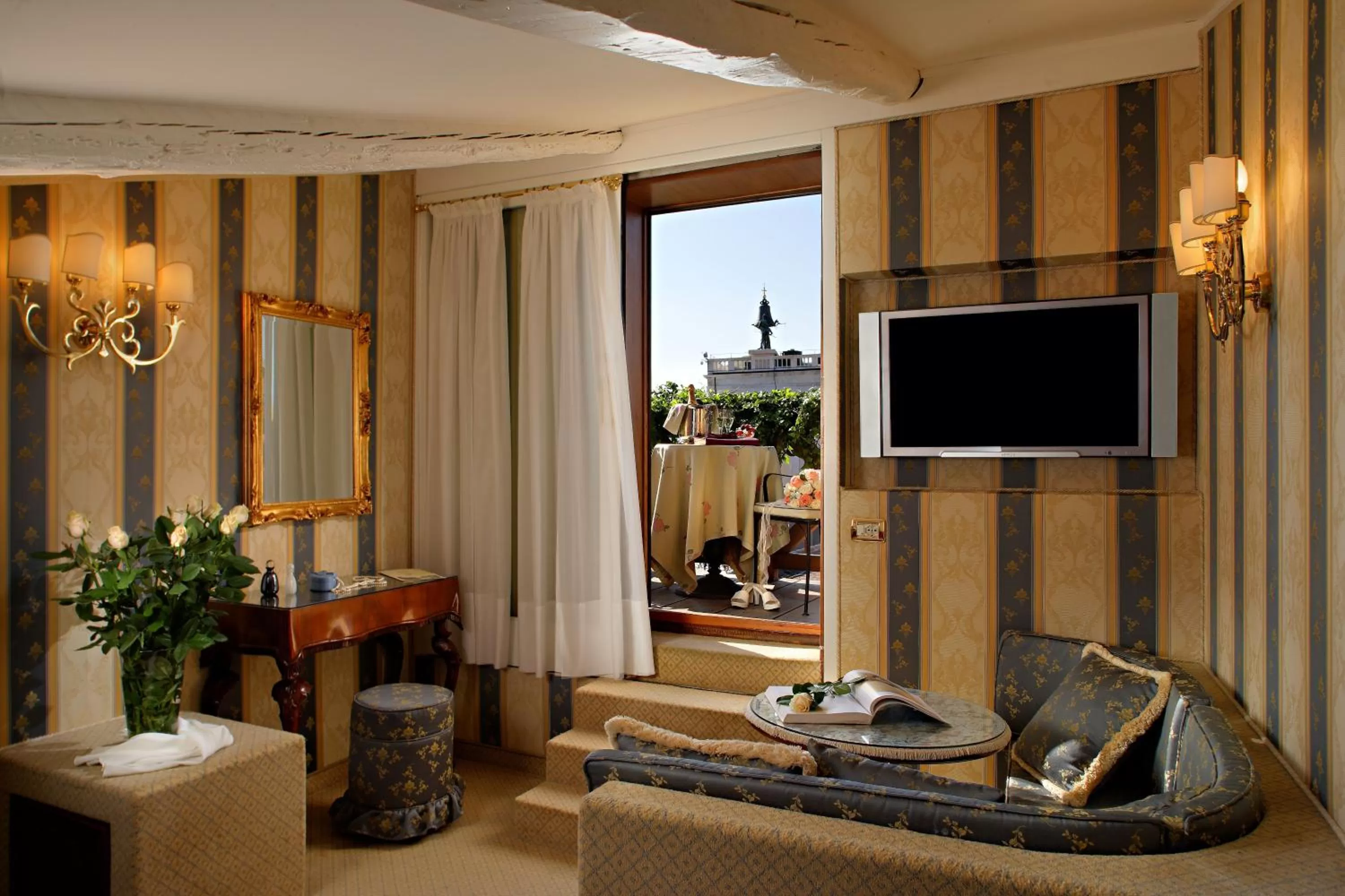 Suite with Terrace and San Marco View in Hotel Concordia