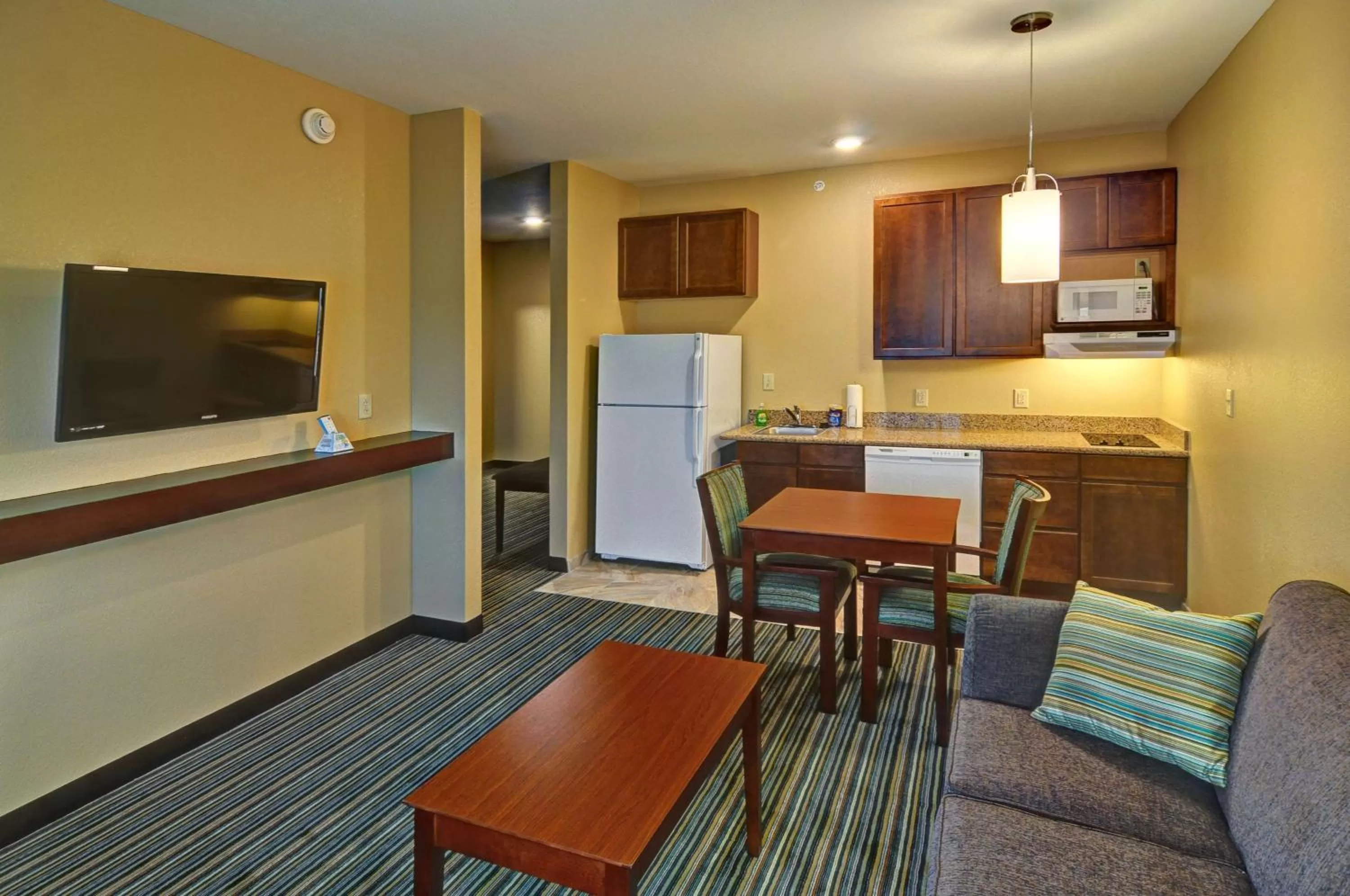 King Suite with Sofa Bed - Disability Access in Best Western Plus Patterson Park Inn