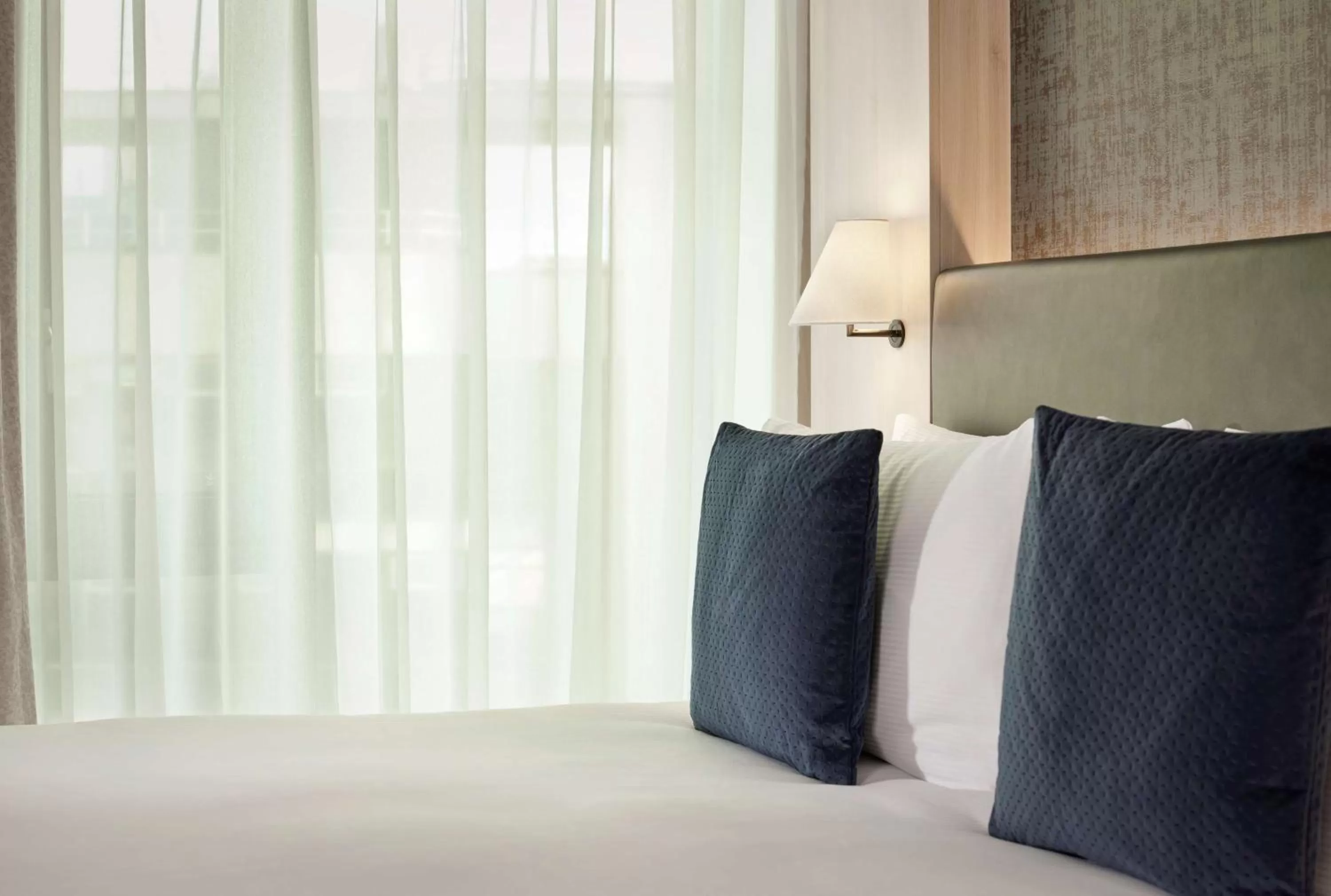 Premium Corner Queen Room in The Westminster London, Curio Collection by Hilton