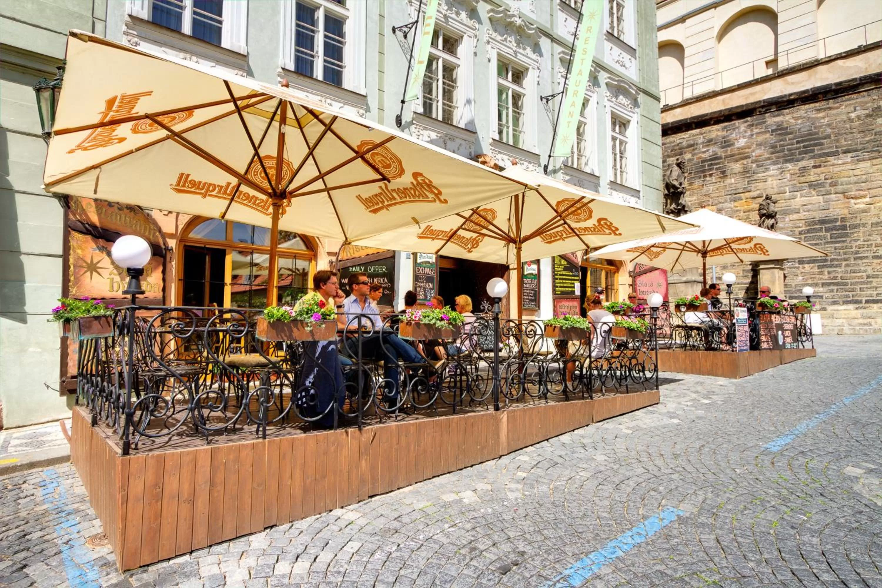 Restaurant/places to eat in Golden Star