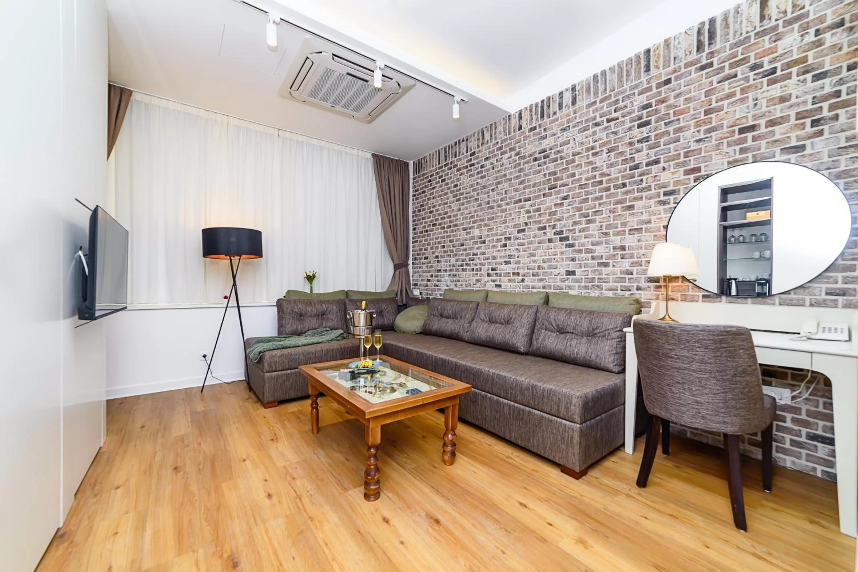 Junior Suite in Belgrade Inn Garni Hotel