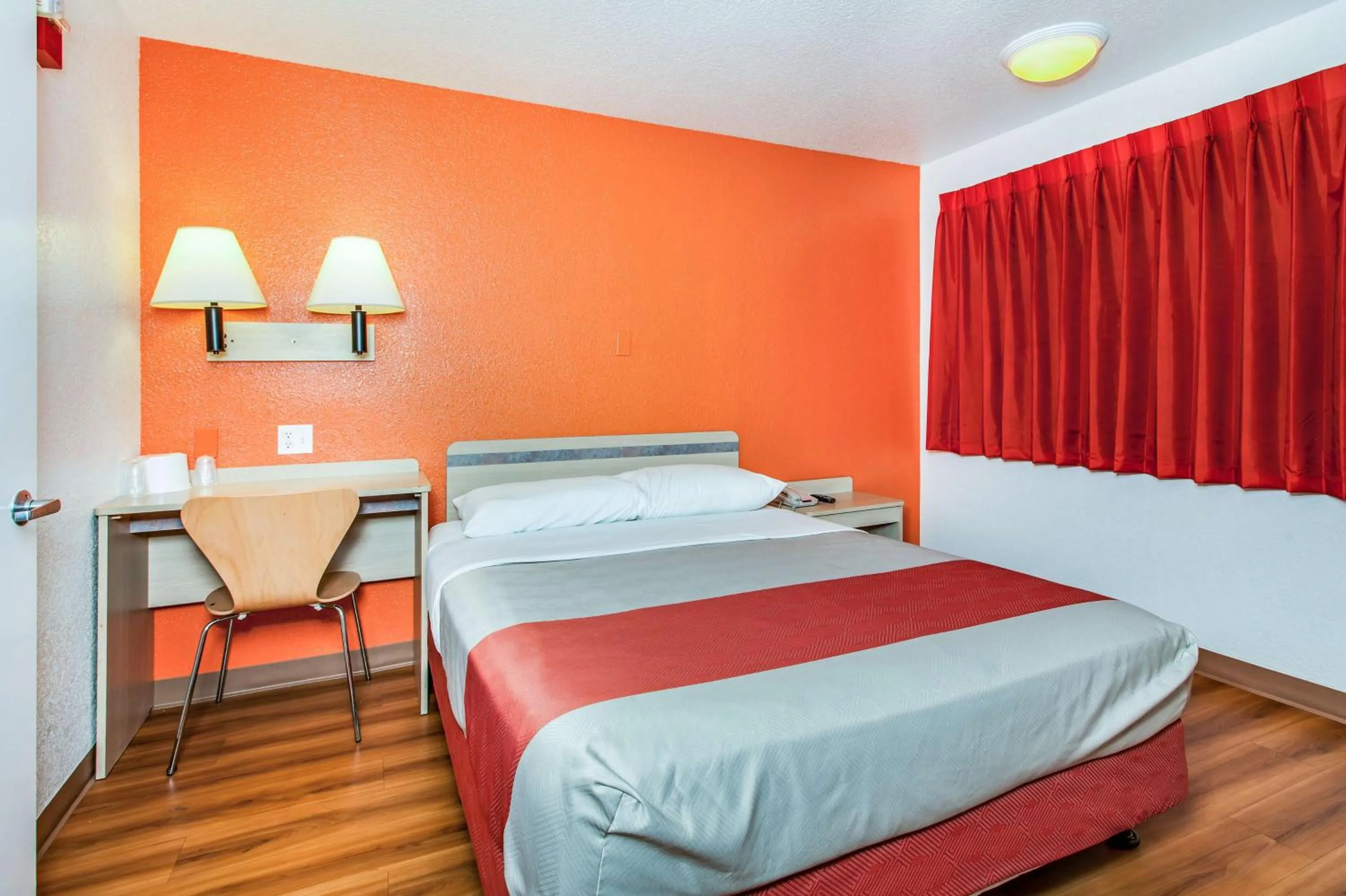 Queen Suite in Motel 6-Vacaville, CA