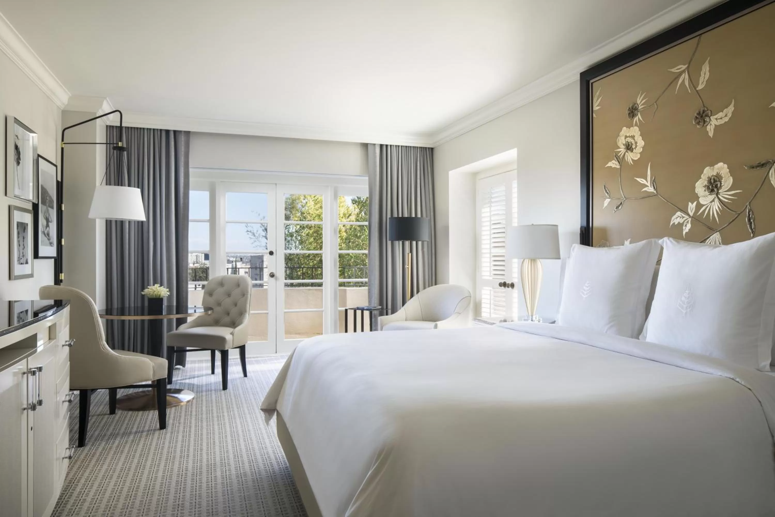  Superior King Room with Balcony - Disability Access in Four Seasons Hotel Los Angeles at Beverly Hills