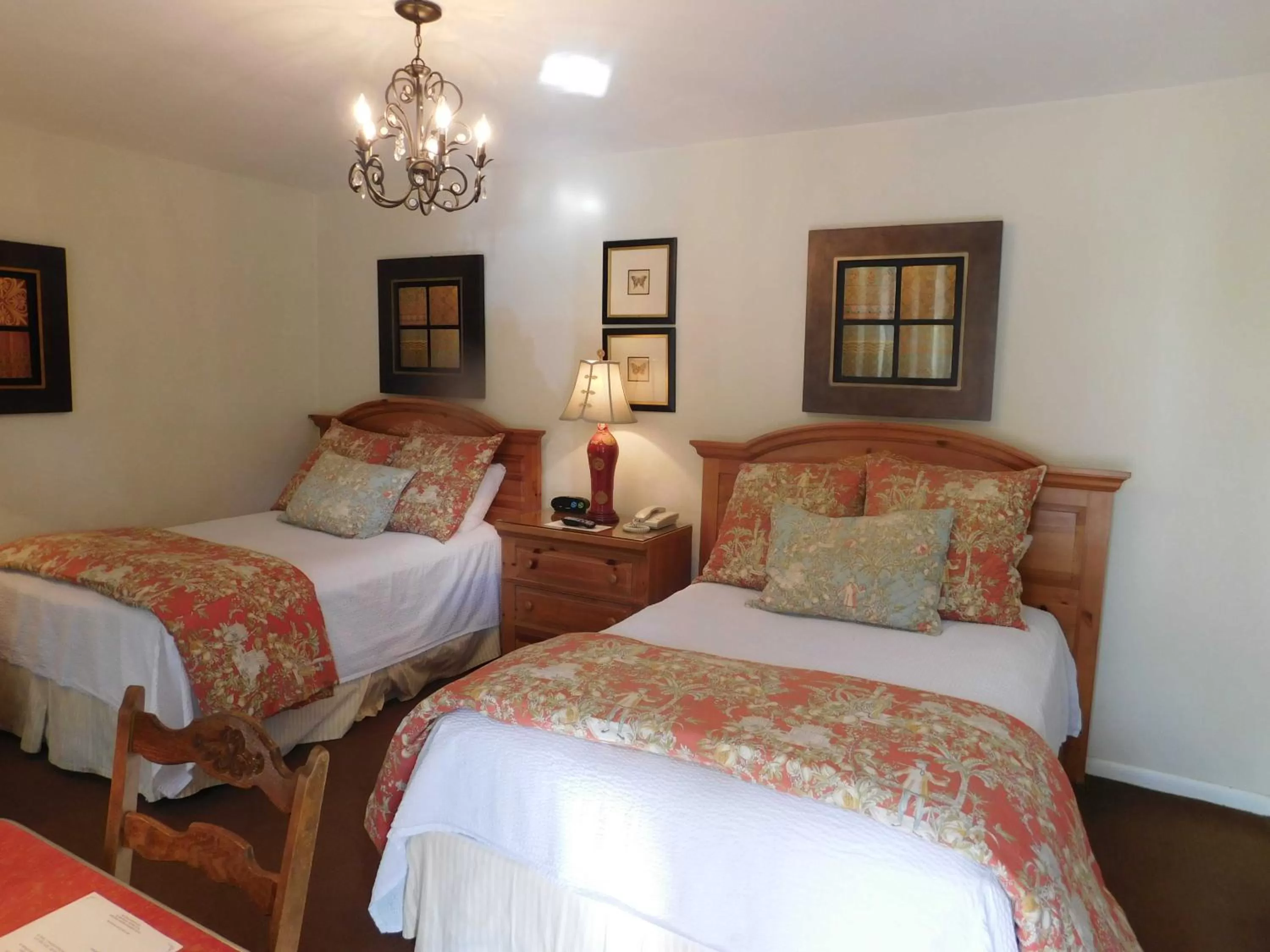 Double Room with Two Double Beds in Rainbow Courts