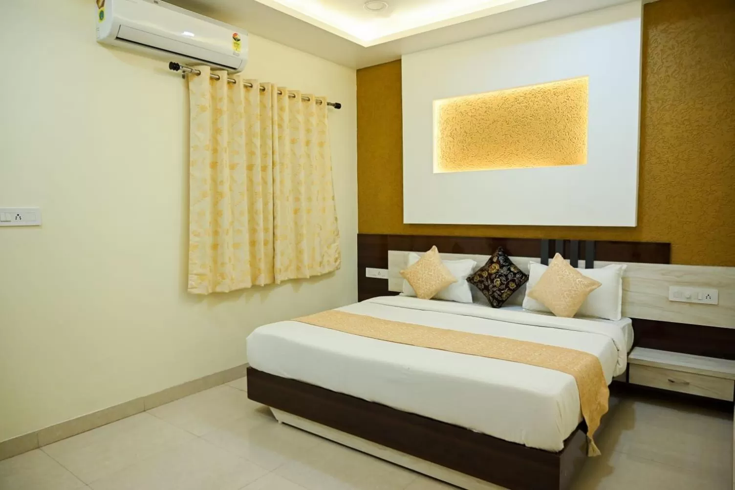 Deluxe Room - single occupancy in Hotel Golden Bliss