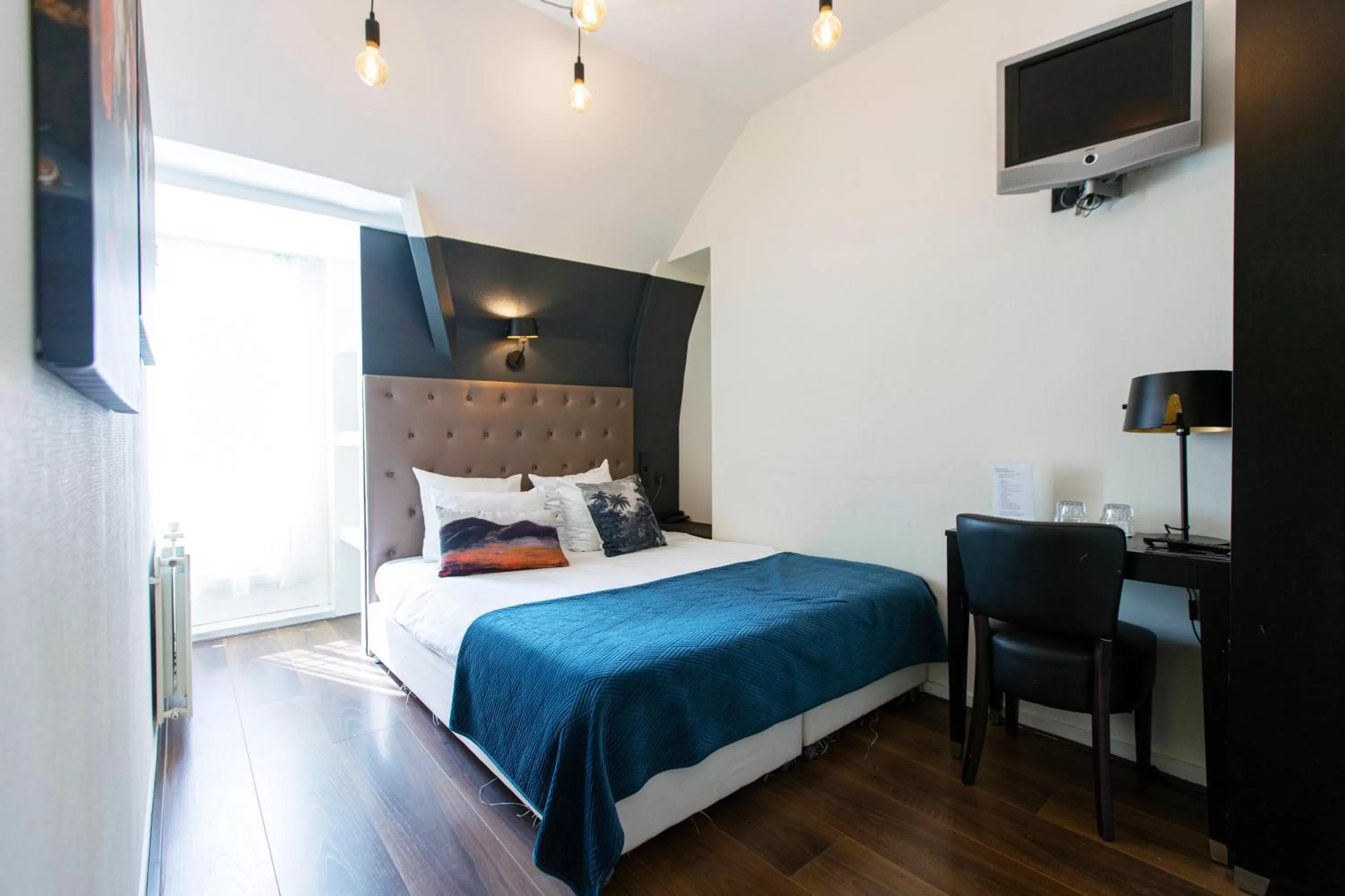 Standard Double Room in Quentin England Hotel