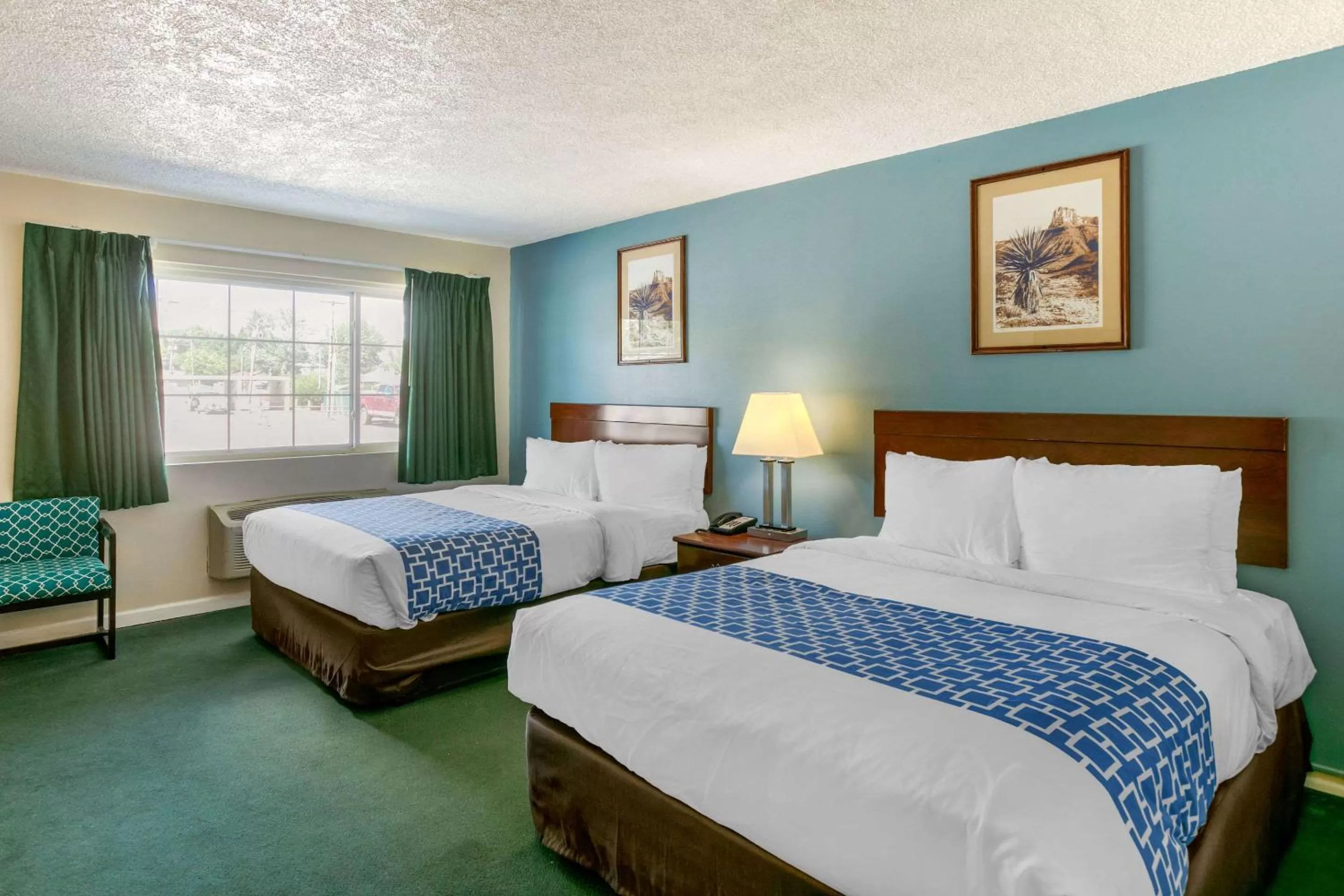 Queen Room with Two Queen Beds - Smoking in Rodeway Inn Rawlins