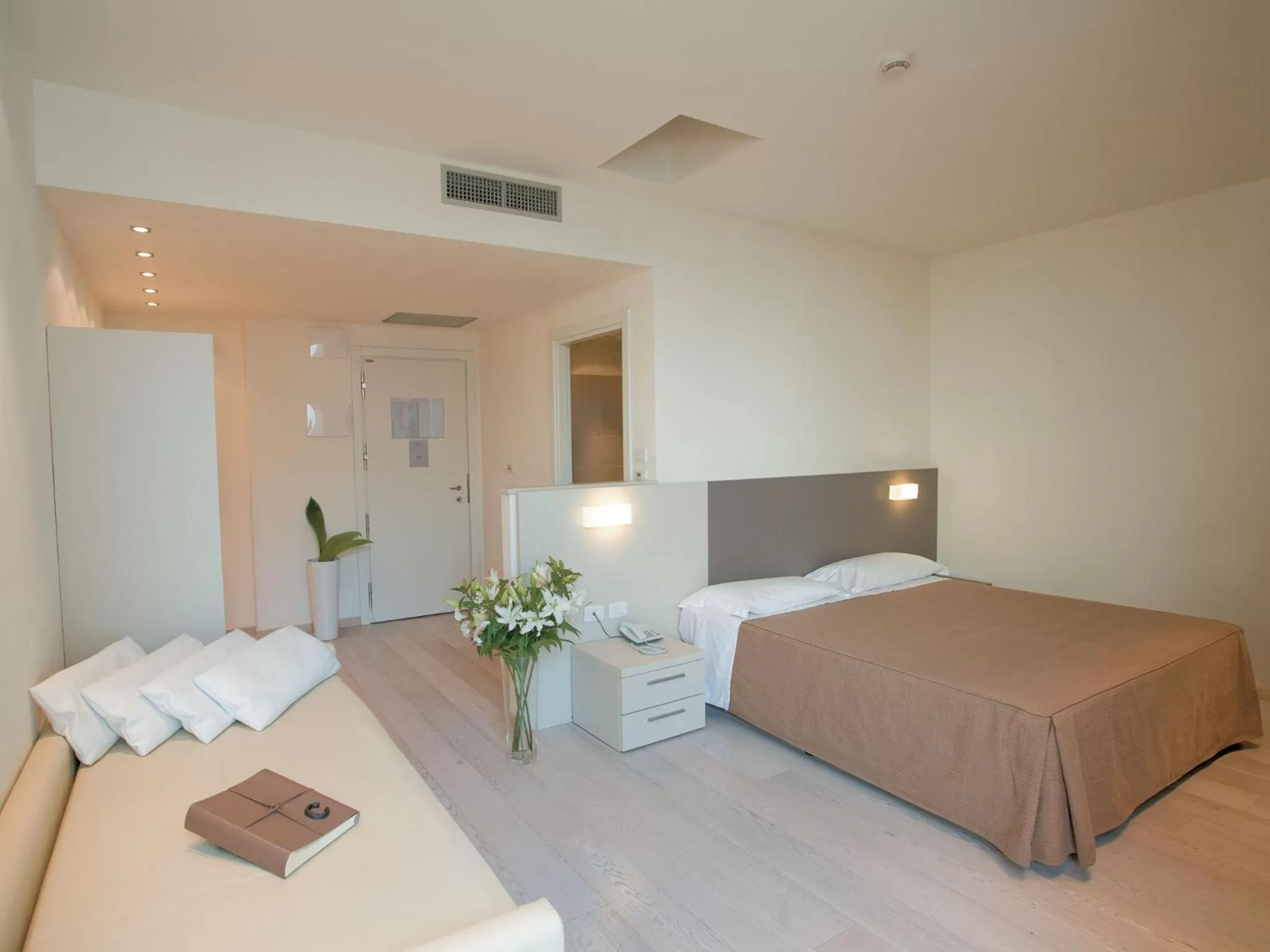 Family Room (2 Adults + 2 Children) in Hotel Cube