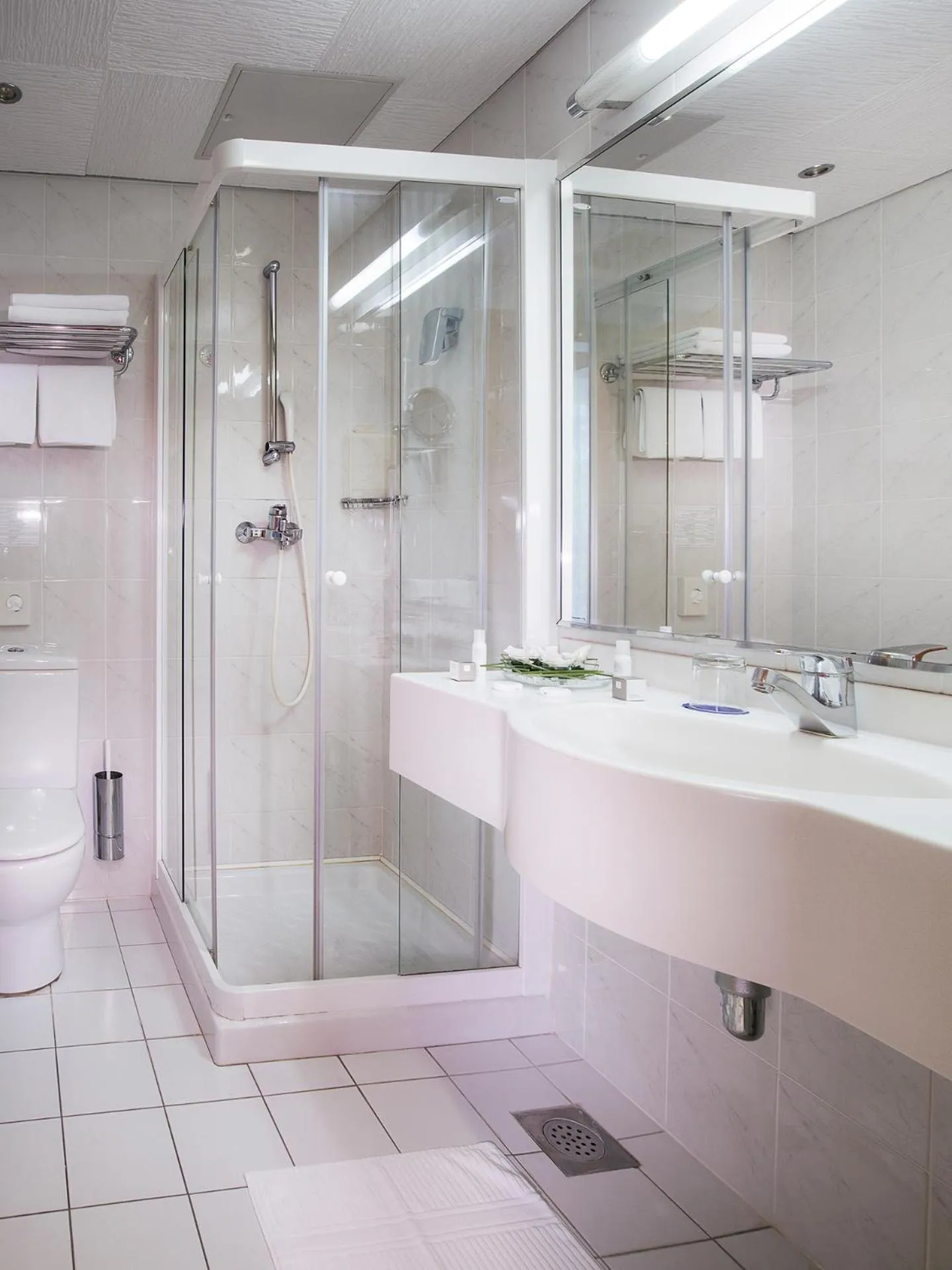 Single Room in Hotel Paka