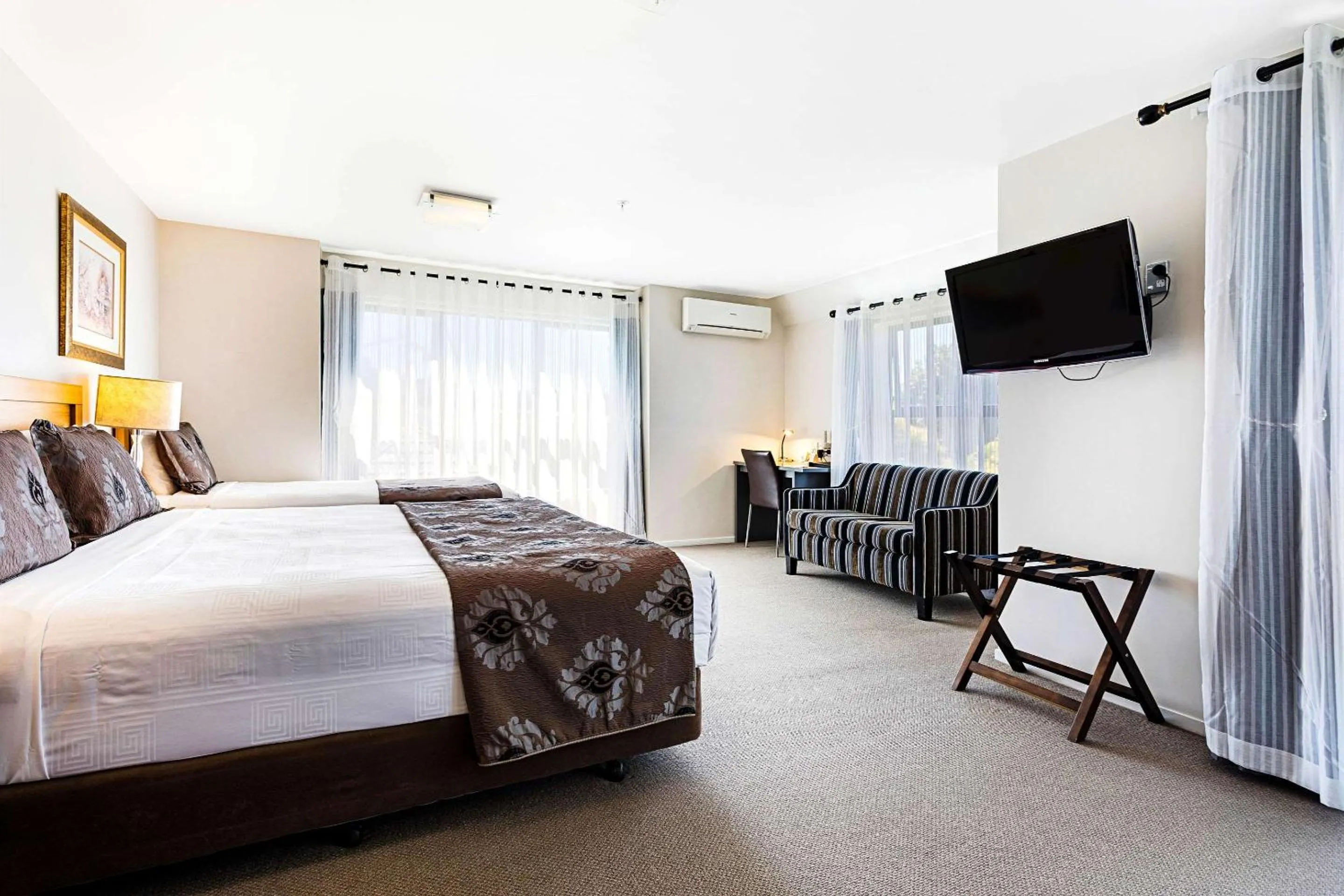 Executive Suite with Kitchen in Alexander Inn