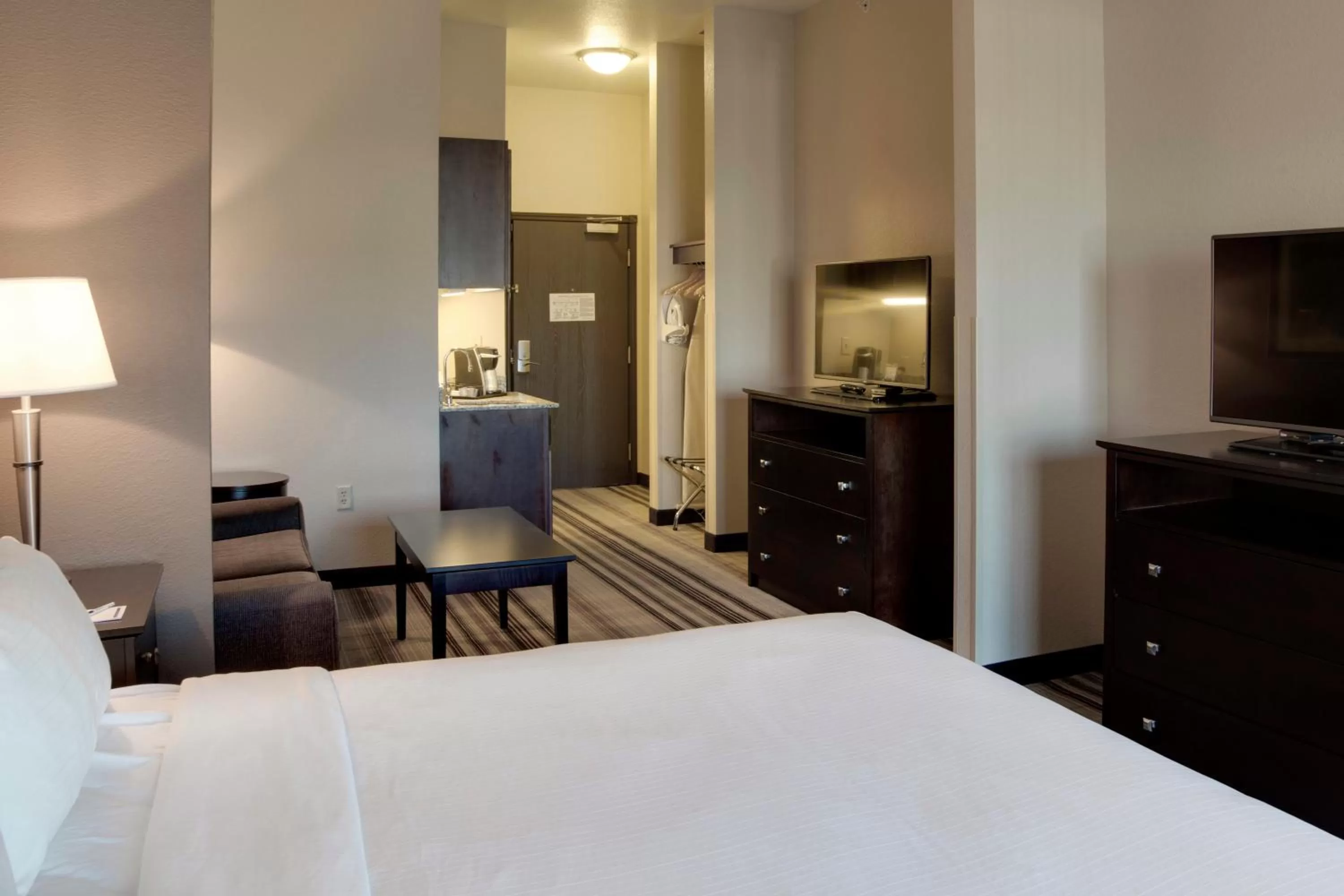 King Suite in Holiday Inn Express & Suites Nevada by IHG