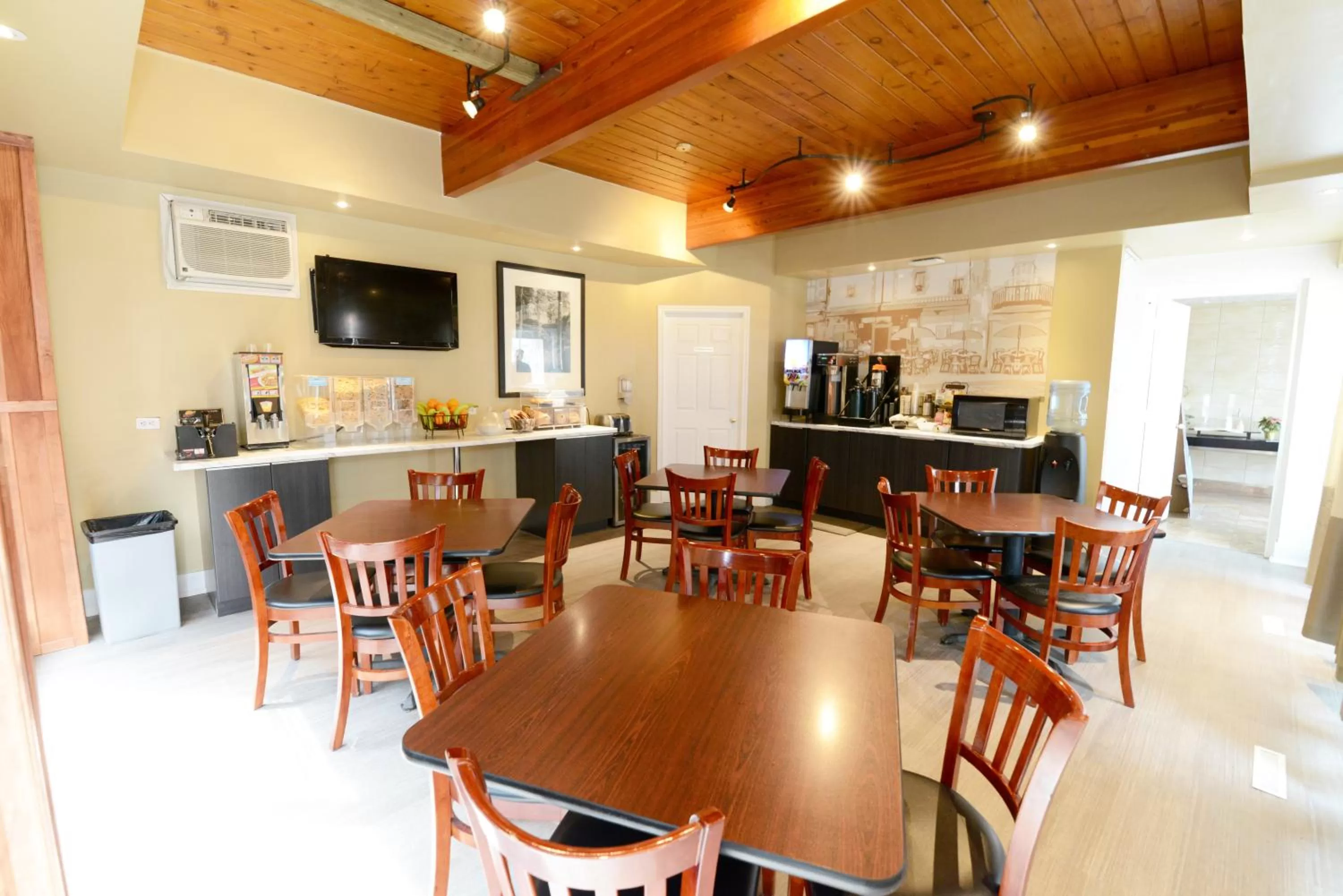 Double Room with Two Double Beds - Smoking in Thriftlodge Saskatoon