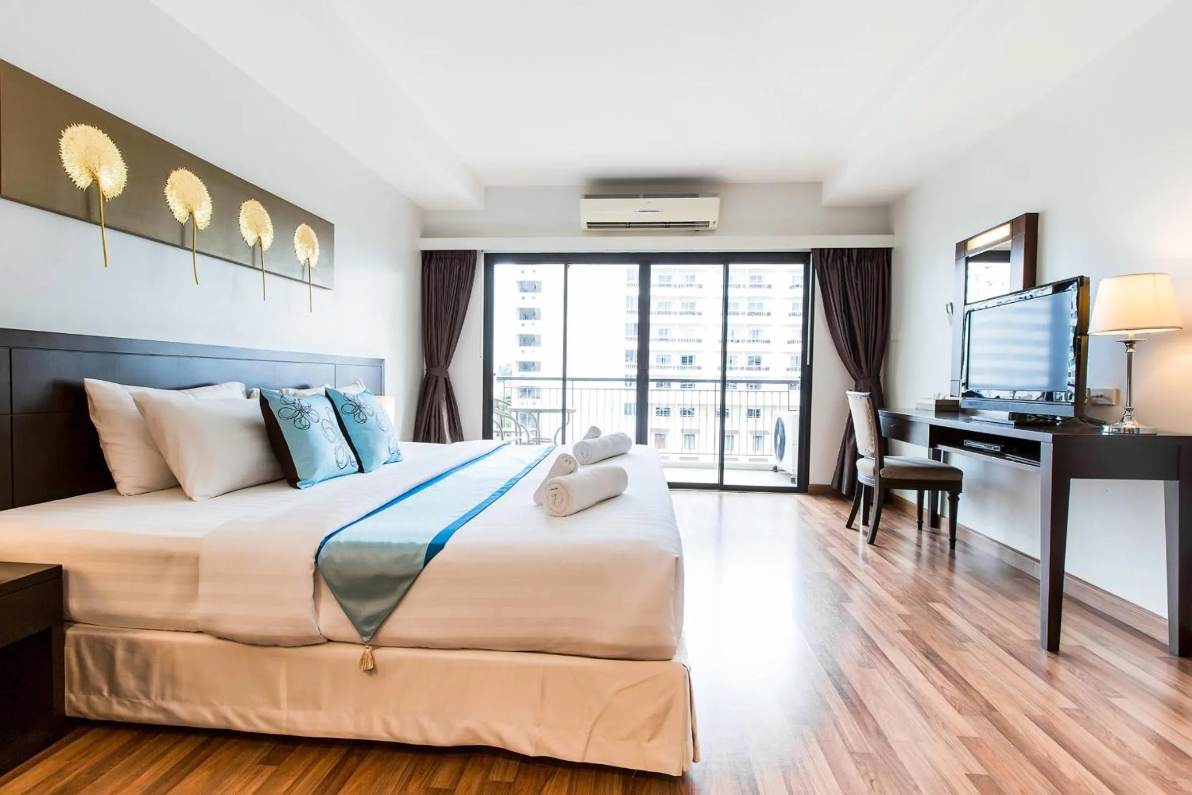 Grand Deluxe Room Double or Twin in Fifth Jomtien Pattaya