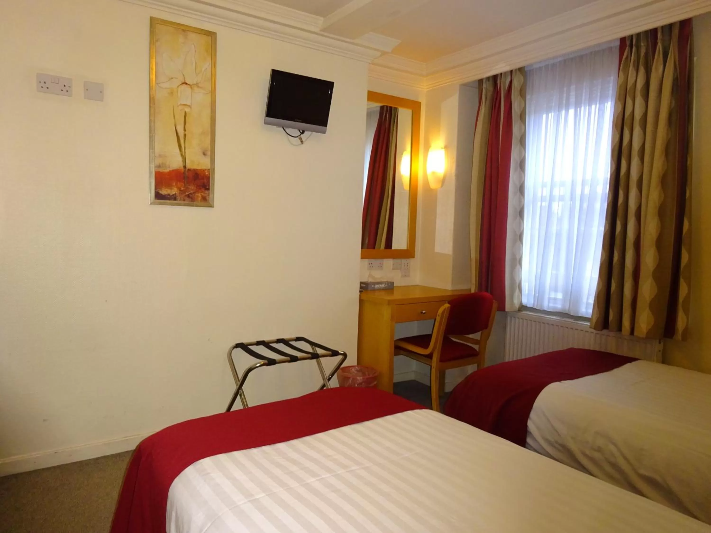 Twin Room in Americana Hotel