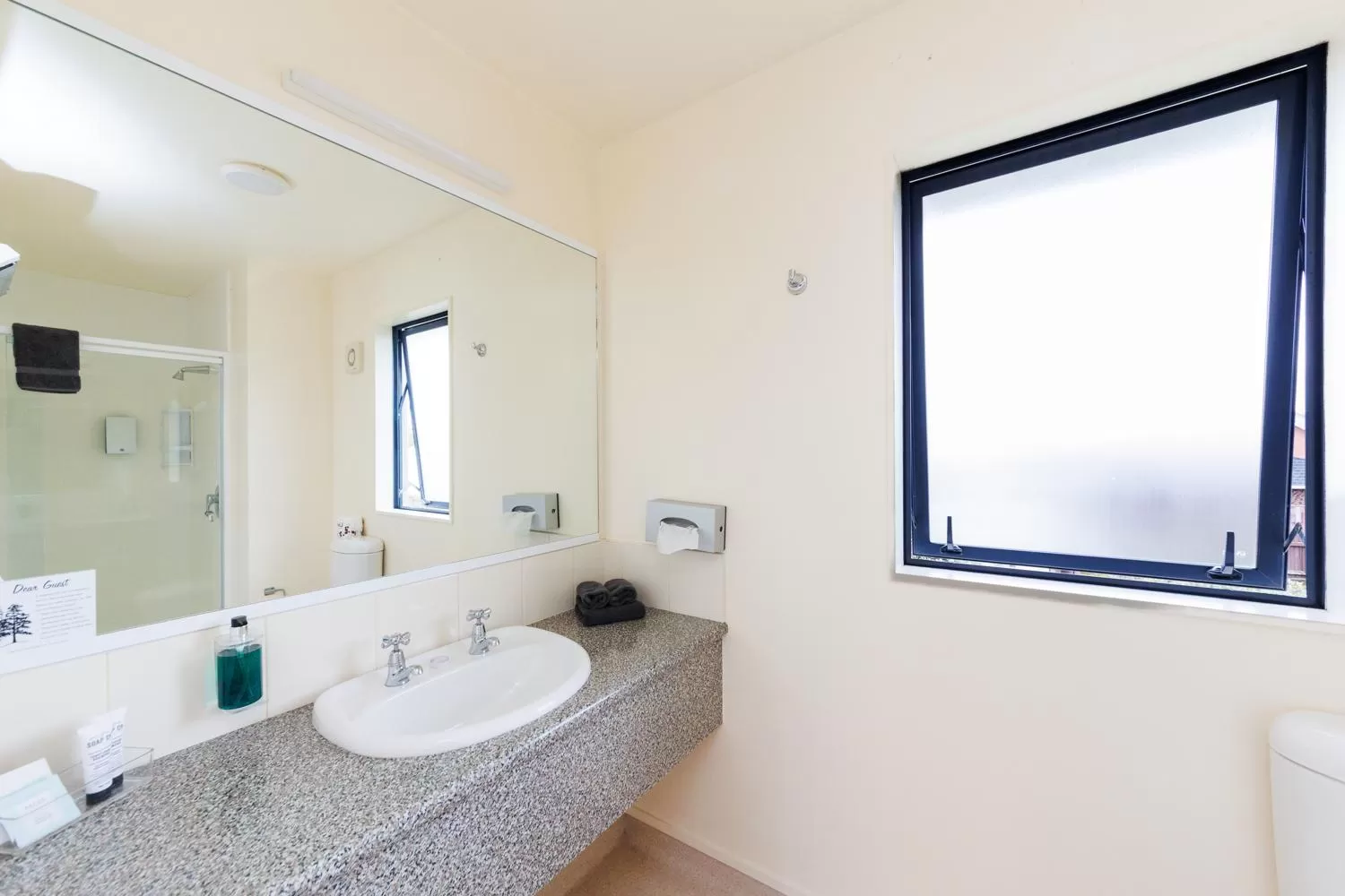 Queen Studio in Bella Vista Motel Palmerston North