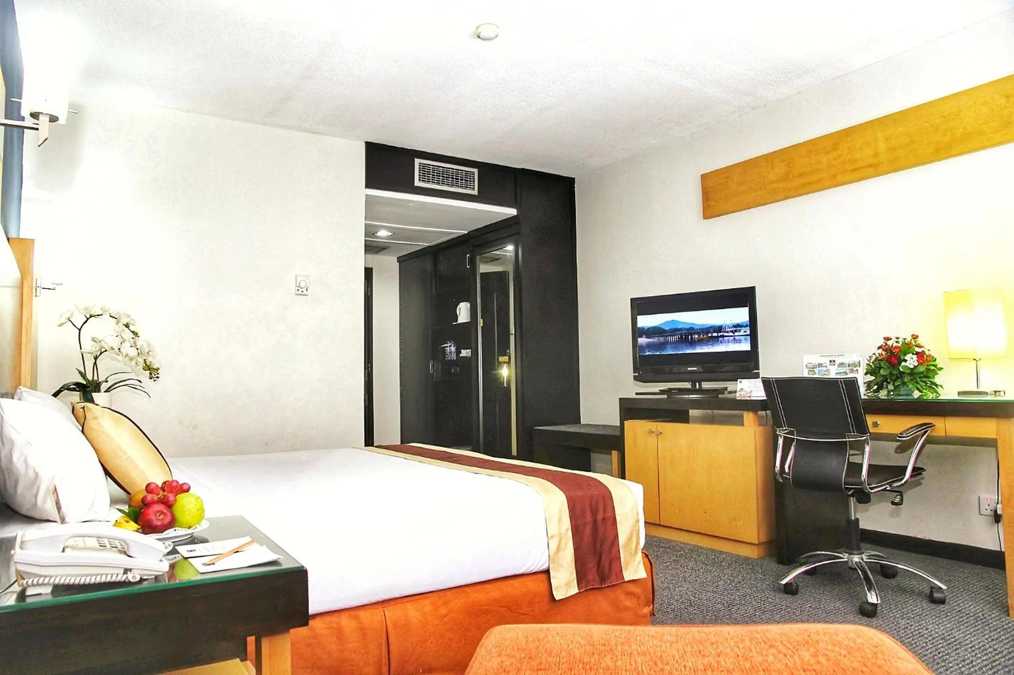 Deluxe Double or Twin Room in Jayakarta Hotel Jakarta