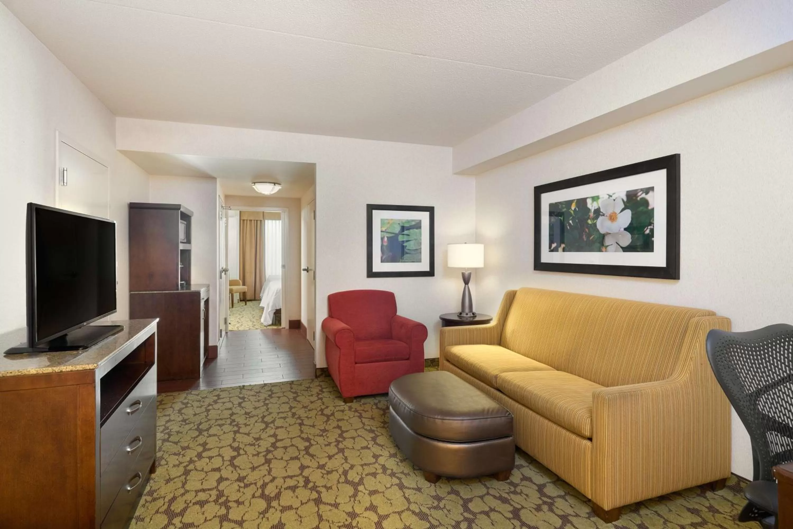 One-Bedroom Queen Suite with Sofa Bed in Hilton Garden Inn Hershey