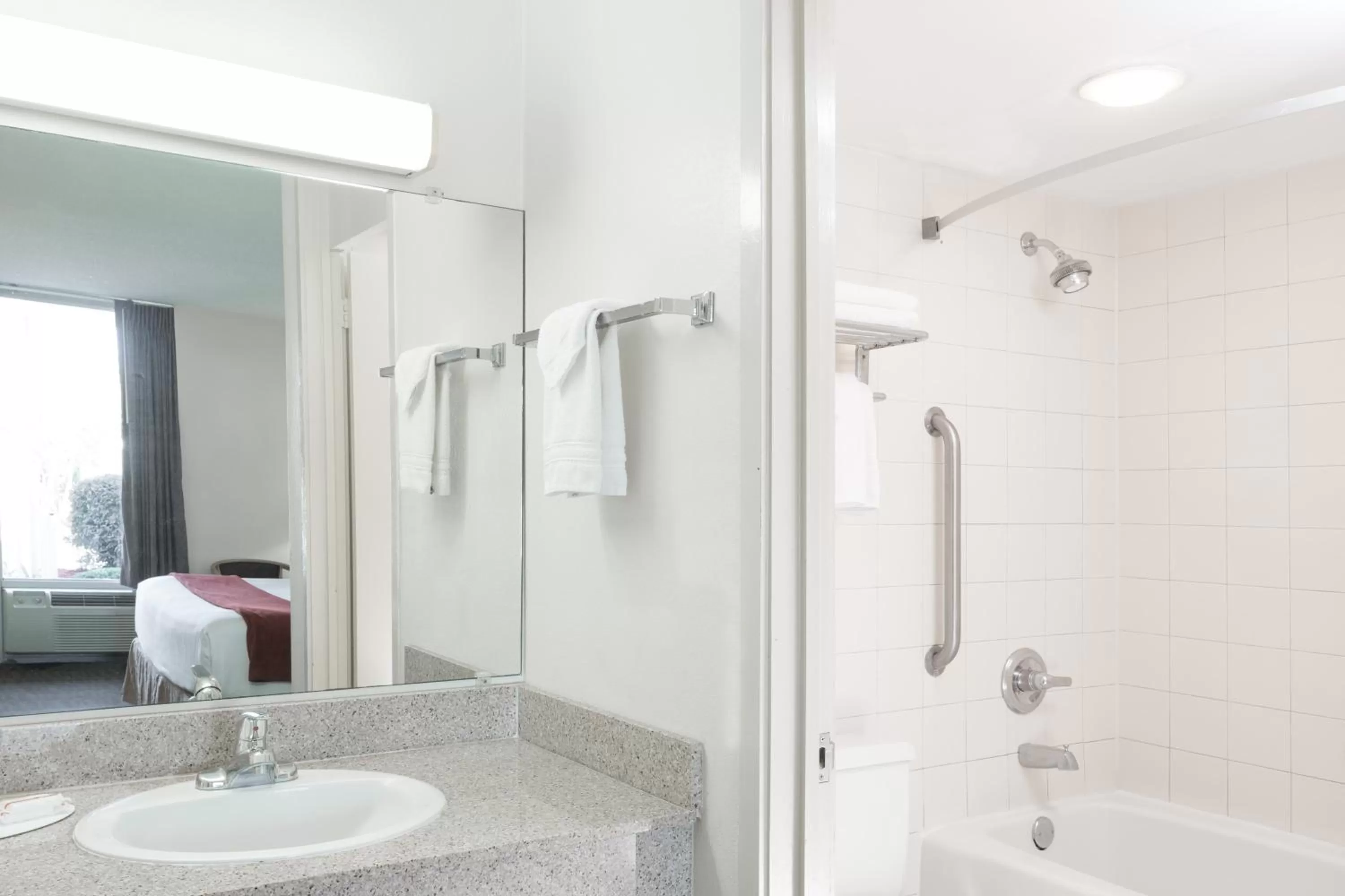 Deluxe Double Room with Two Double Beds - Smoking in Days Inn by Wyndham Adel I-75