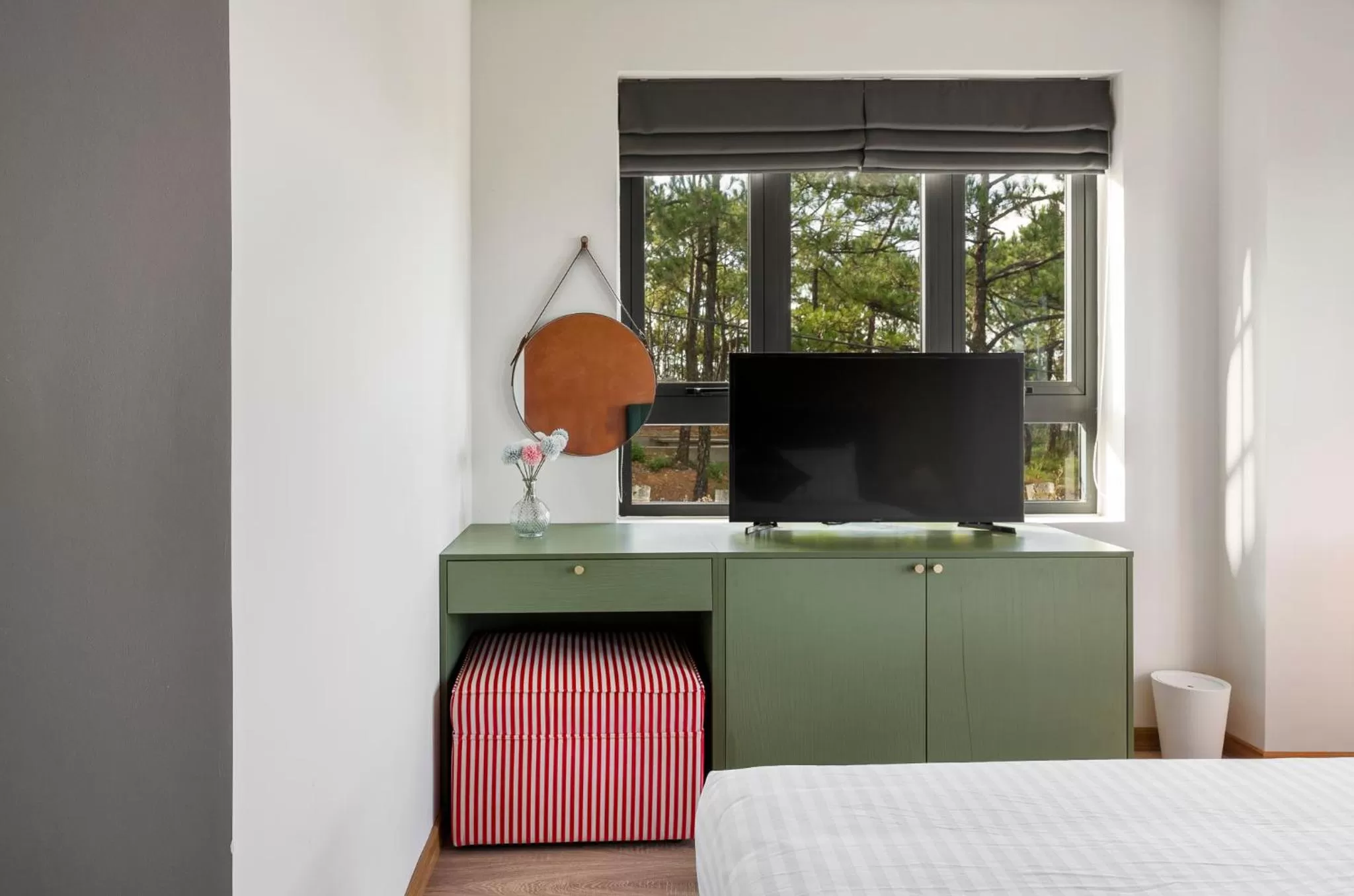 Deluxe Queen Room in De La Sol Villa Dalat