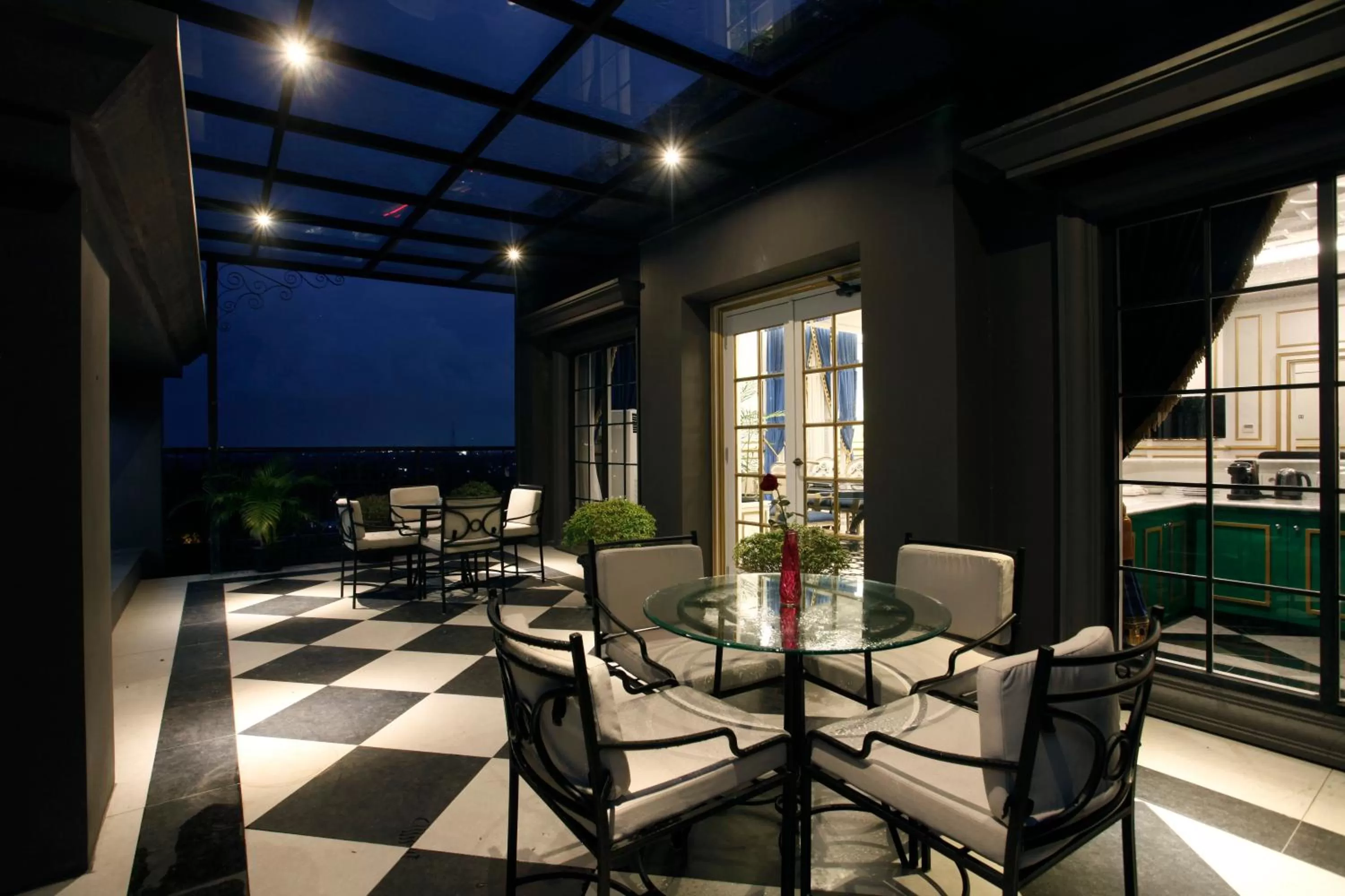 Penthouse with Free Mini-bar in Sofia Boutique Residence