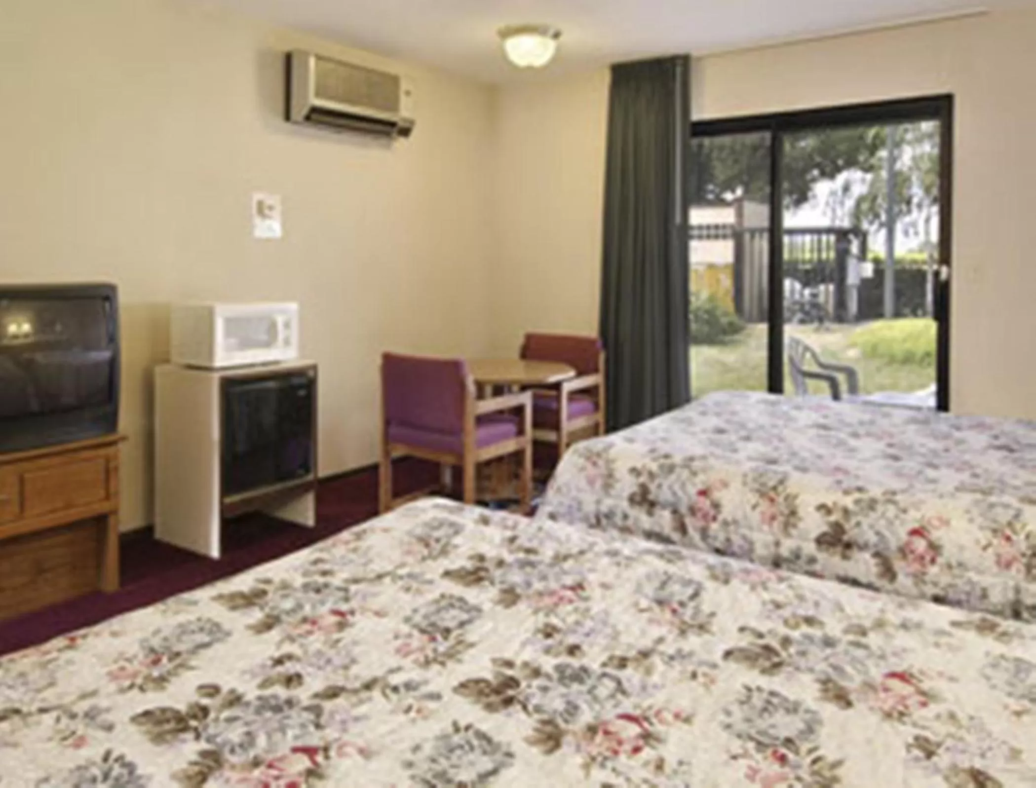 Queen Room with Two Queen Beds - Non-Smoking in Travelodge by Wyndham Turlock
