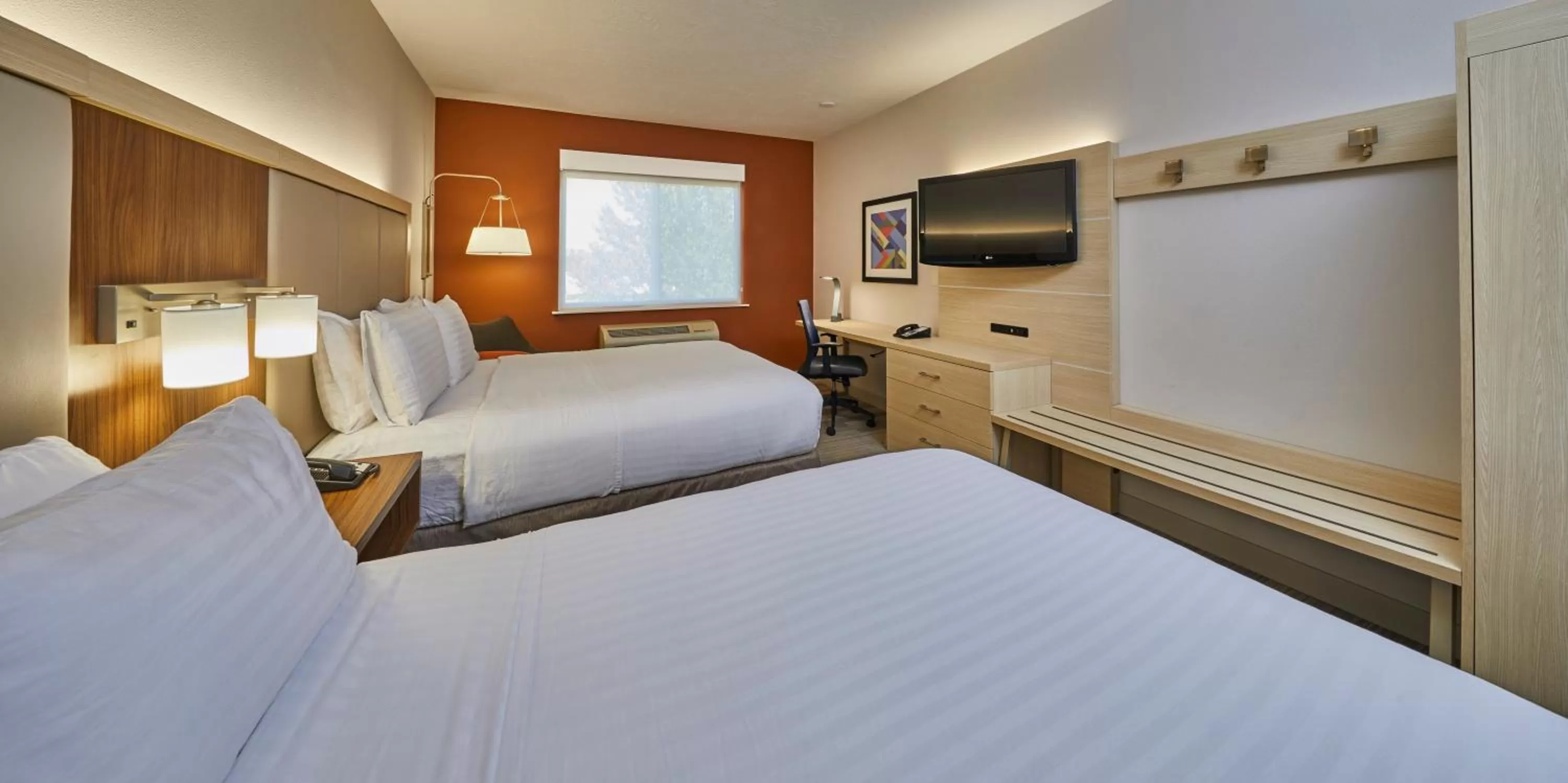 Standard Room with Two Queen Beds in Holiday Inn Express Hotel & Suites Medford-Central Point by IHG